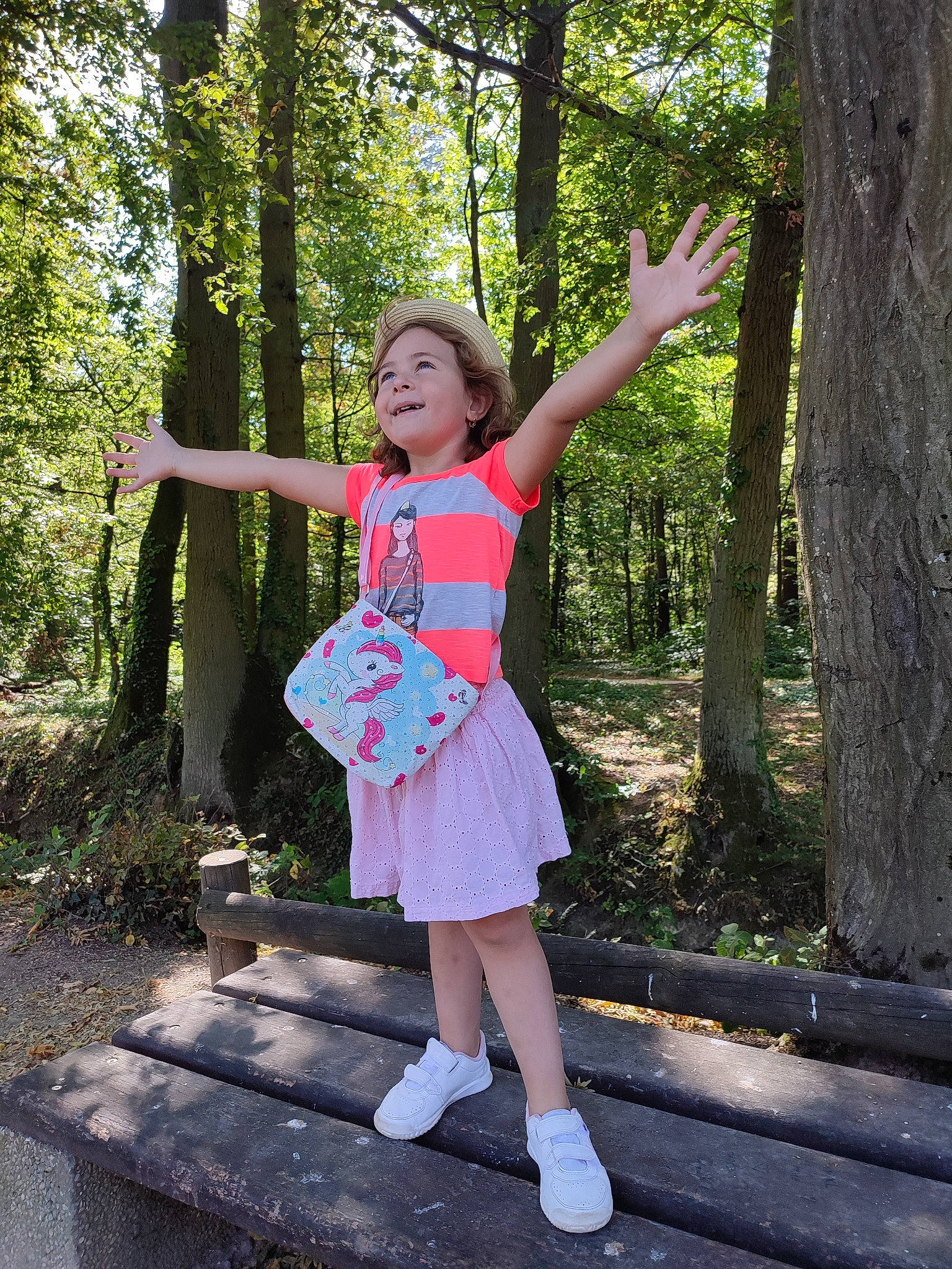 Evelina participe au concours pour gagner de l'argent avec cette photo : botany, electric_blue, forest, grass, happy, joy, leaf, leg, leisure, magenta, natural_environment, pattern, people_in_nature, person, plant, recreation, sunlight, toddler, tree, trunk