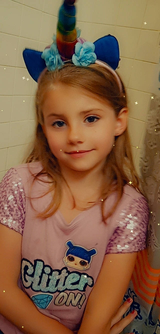 Felicia is registered to the contest to win money with this photo: blue, chin, clothing, ear, eye, eyebrow, eyelash, facial_expression, fashion, forehead, hair, hairstyle, head, iris, joy, neck, organ, person, shoulder, skin