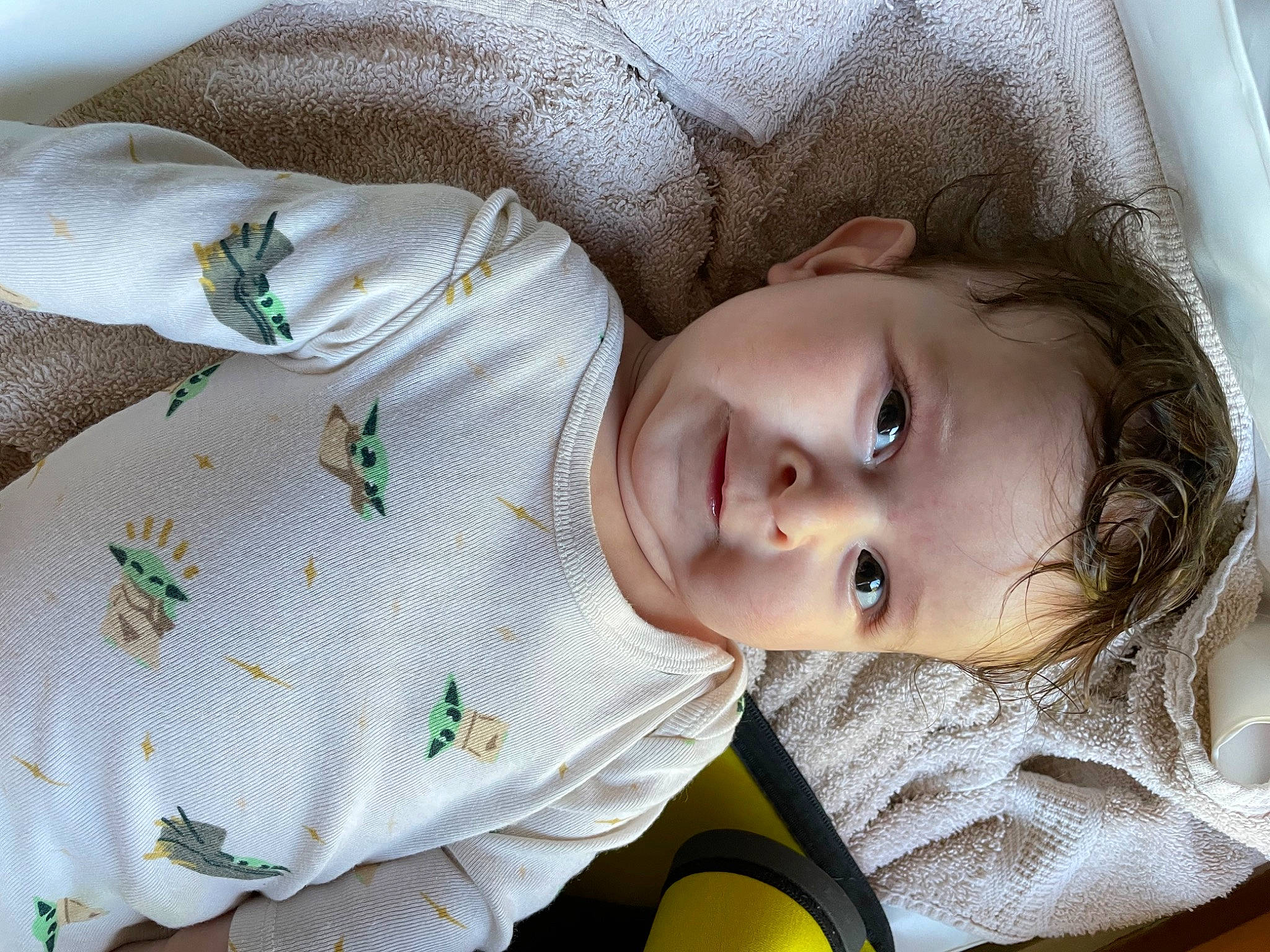 Jayden a rejoint le concours — aidez-le/la à gagner de superbes lots ! baby, baby_toddler_clothing, cheek, child, comfort, eye, eyelash, head, human_body, iris, linens, lip, mouth, nose, person, product, skin, sleeve, textile, toddler