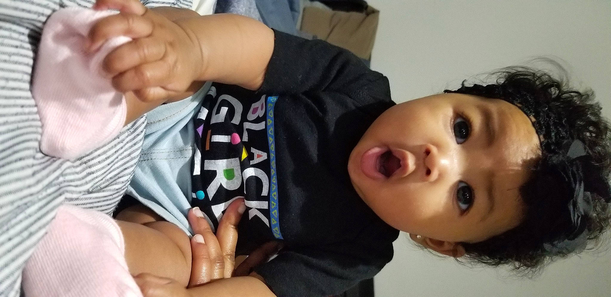 Yuna is registered to the contest to win money with this photo: cheek, comfort, eyelash, facial_expression, finger, gesture, hand, head, human, joint, lip, mammal, mouth, neck, nose, organ, person, product, skin, sleeve