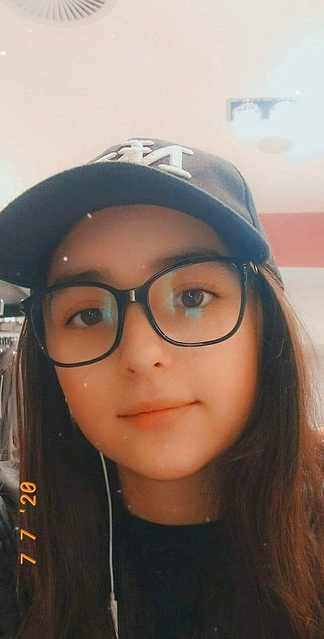 Leila a rejoint le concours — aidez-le/la à gagner de superbes lots ! black_hair, cap, cheek, chin, cool, eye, eyebrow, eyewear, face, forehead, glasses, hair, head, headgear, headwear, lip, nose, person, photography, selfie