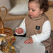 Anas participe au concours pour gagner de l'argent avec cette photo : baby, beige_clothing, candid, child, cozy, cup, curly_hair, face, goldware, hand, hoodie, indoor, marble_table, pillow, portrait, sleeve, tabletop, tea_set, toddler, tray