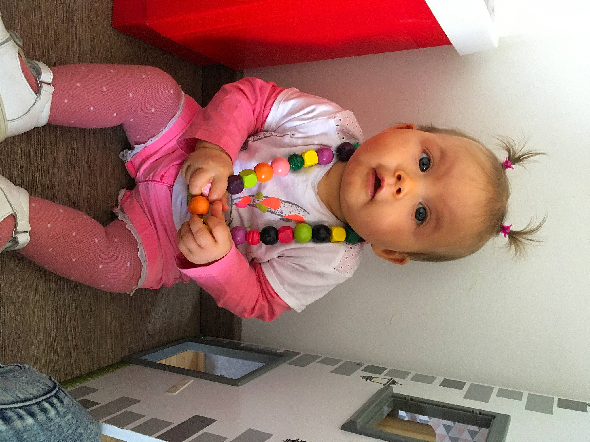 Kamillia a rejoint le concours — aidez-le/la à gagner de superbes lots ! baby, child, person, pink, surprise, toddler