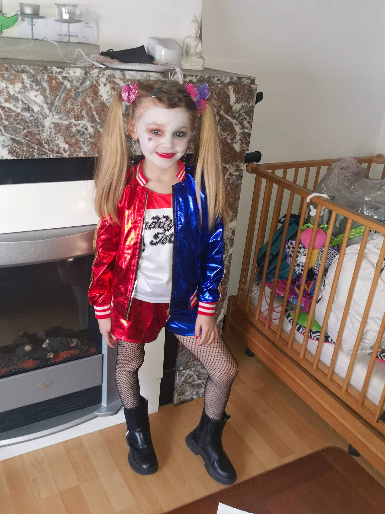 Naëlya a rejoint le concours — aidez-le/la à gagner de superbes lots ! blond, dress, electric_blue, fashion_design, flooring, hardwood, joy, knee, leg, long_hair, nursery, outerwear, pattern, person, shoe, sleeve, smile, standing, textile, thigh