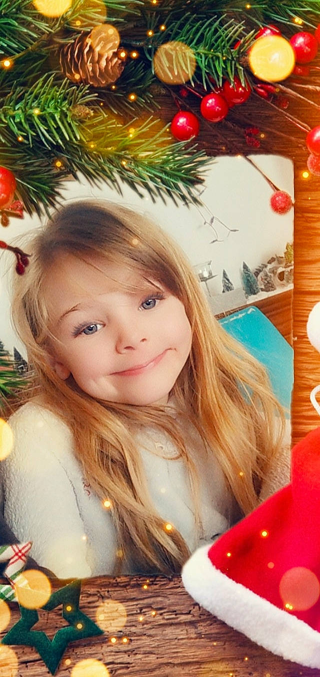 Naëlya a rejoint le concours — aidez-le/la à gagner de superbes lots ! beauty, cheek, child, christmas_decoration, christmas_ornament, christmas_tree, eye, eyelash, fun, hair, hairstyle, happy, head, iris, joy, ornament, person, photograph, skin, smile