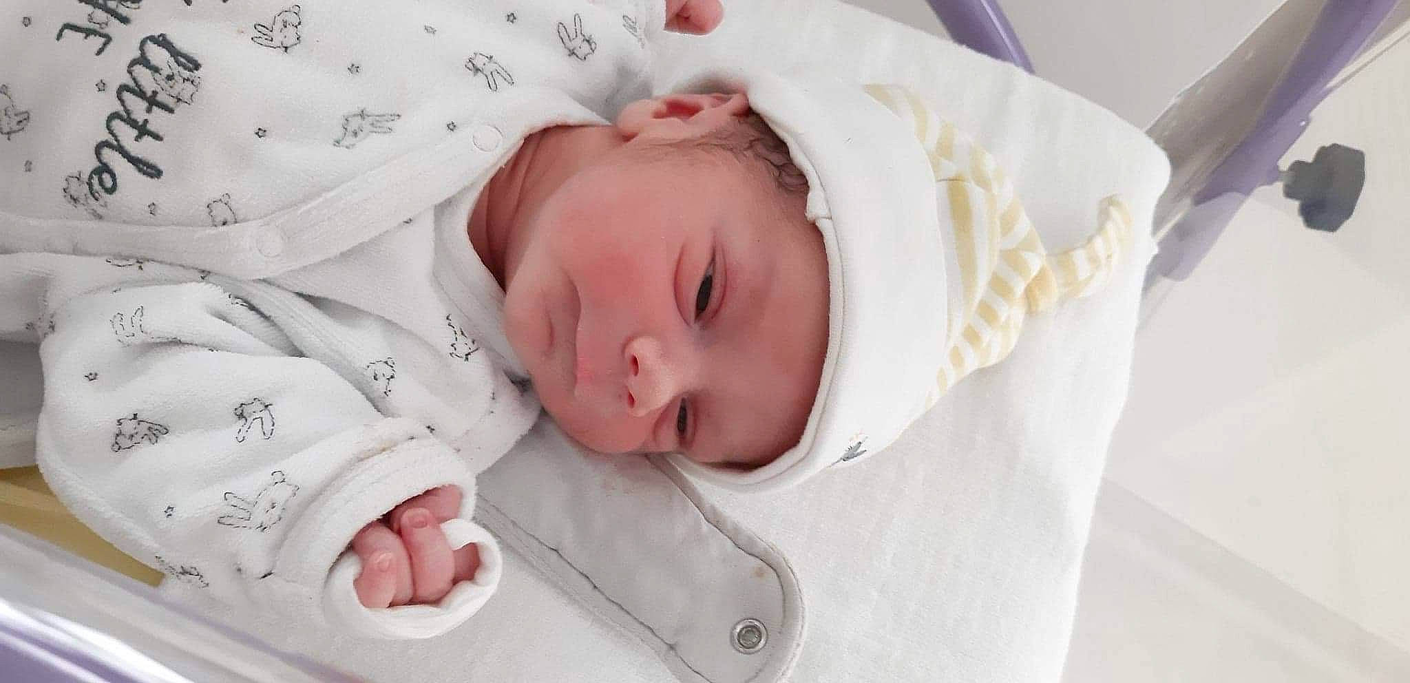 Baptiste participe au concours pour gagner de l'argent avec cette photo : baby, baby_sleeping, bedtime, cheek, child, headwear, nap, nose, person, product, skin, sleep, toddler