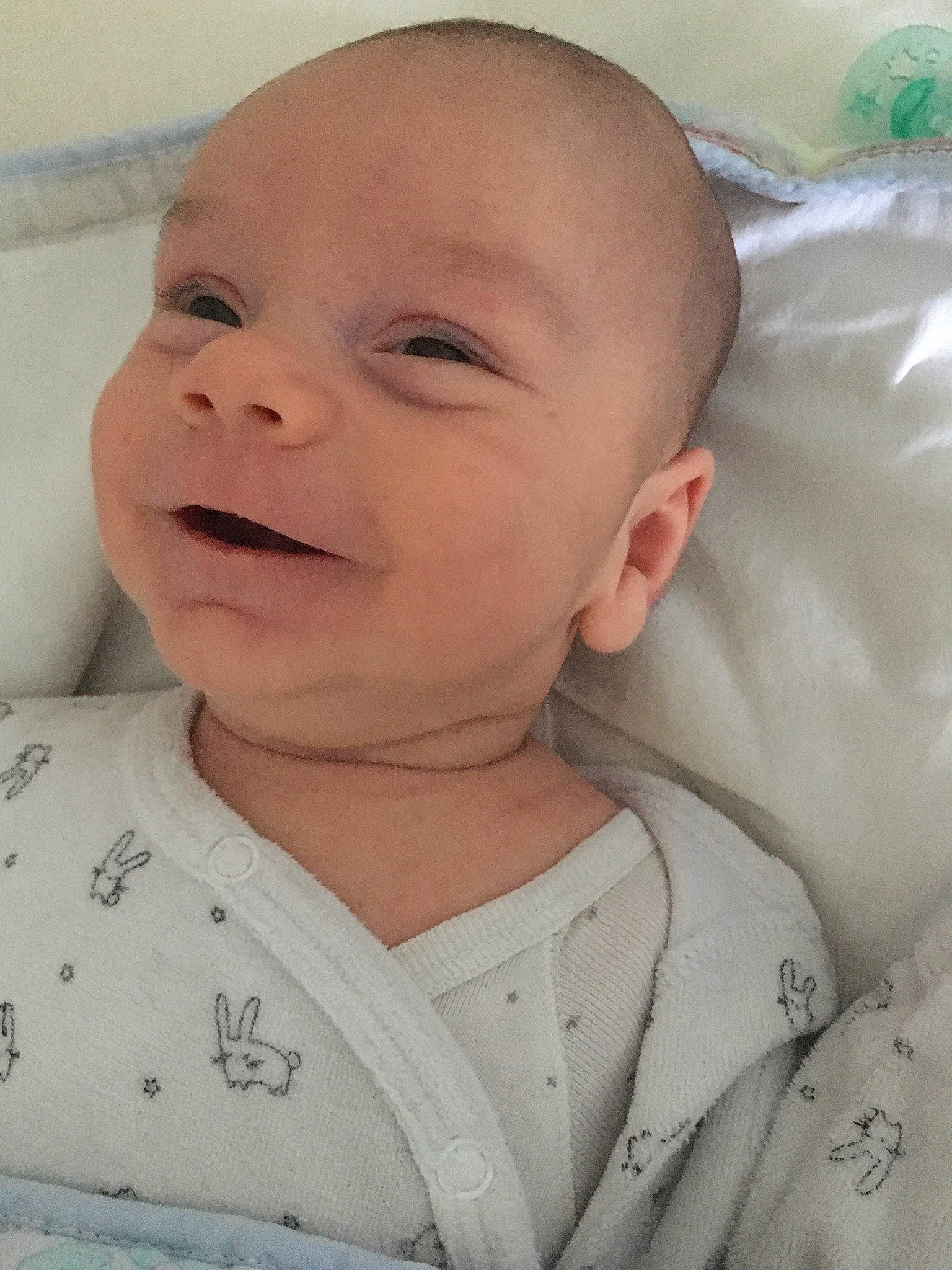 Baptiste participe au concours pour gagner de l'argent avec cette photo : baby, baby_making_funny_faces, cheek, child, chin, close_up, ear, eye, eyebrow, face, facial_expression, forehead, head, lip, mouth, neck, nose, person, skin, smile