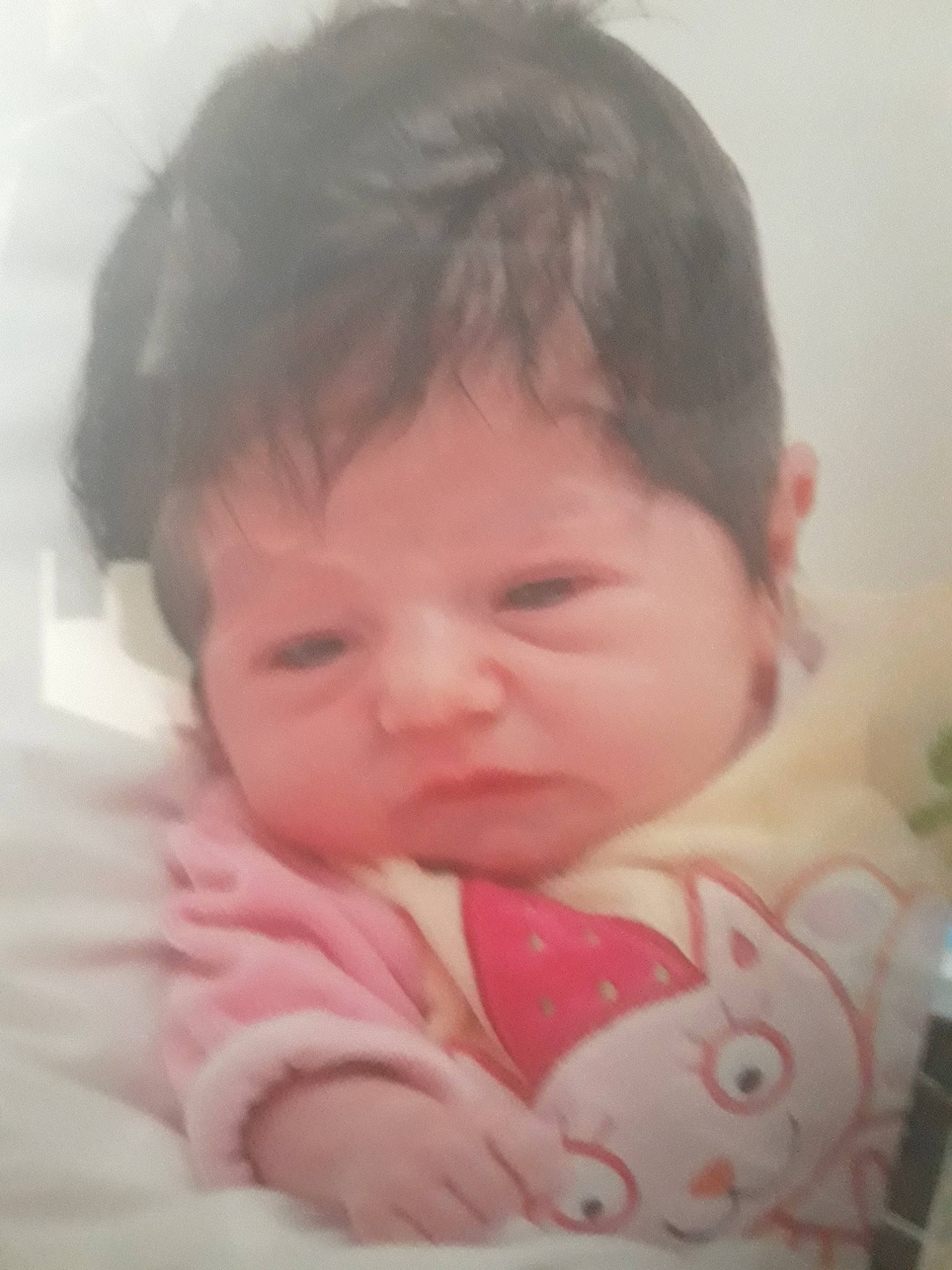 Tina a rejoint le concours — aidez-le/la à gagner de superbes lots ! baby, baby_toddler_clothing, cheek, child, comfort, ear, eyebrow, eyelash, finger, gesture, happy, iris, lip, mouth, neck, nose, person, pink, skin, sleeve