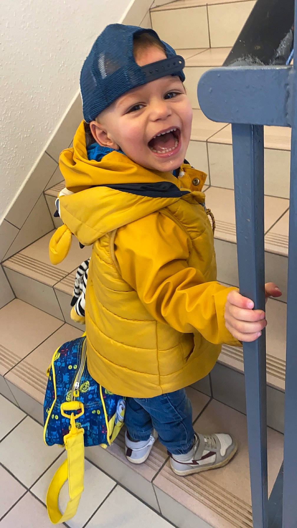 Maylonn a rejoint le concours — aidez-le/la à gagner de superbes lots ! baby_toddler_clothing, cap, child, electric_blue, flooring, fun, glove, happy, headwear, hoodie, jacket, leisure, person, personal_protective_equipment, recreation, shoe, sleeve, smile, standing, toddler