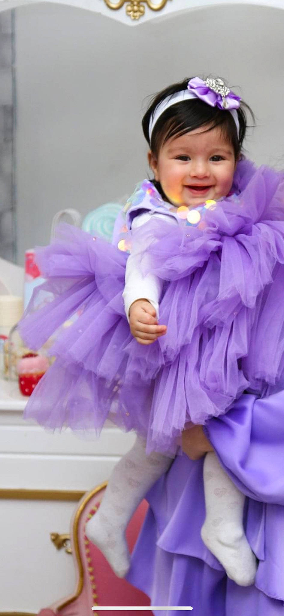 Enissa participe au concours pour gagner de l'argent avec cette photo : baby, baby_toddler_clothing, cap, child, costume, event, facial_expression, fun, gesture, glove, happy, joy, magenta, person, pink, purple, recreation, sleeve, smile, toddler