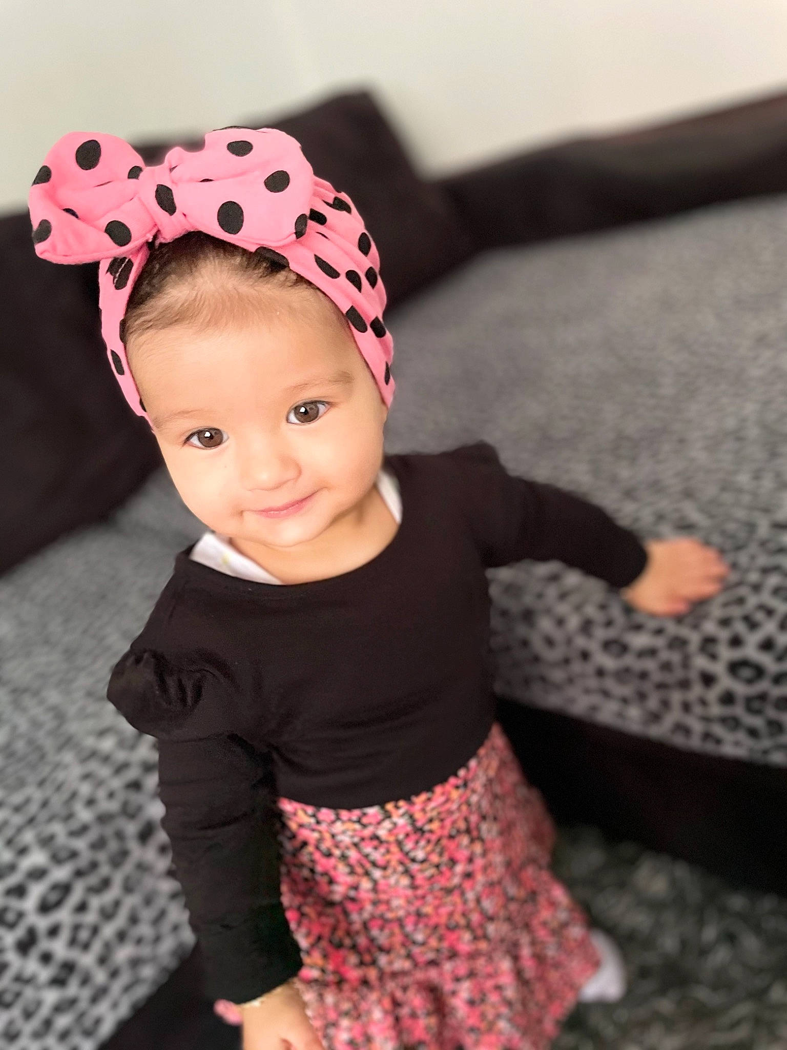 Enissa a rejoint le concours — aidez-le/la à gagner de superbes lots ! baby, baby_toddler_clothing, cap, child, costume_hat, face, flash_photography, fun, happy, headband, headpiece, joy, knit_cap, lip, magenta, pattern, person, pink, skin, sleeve