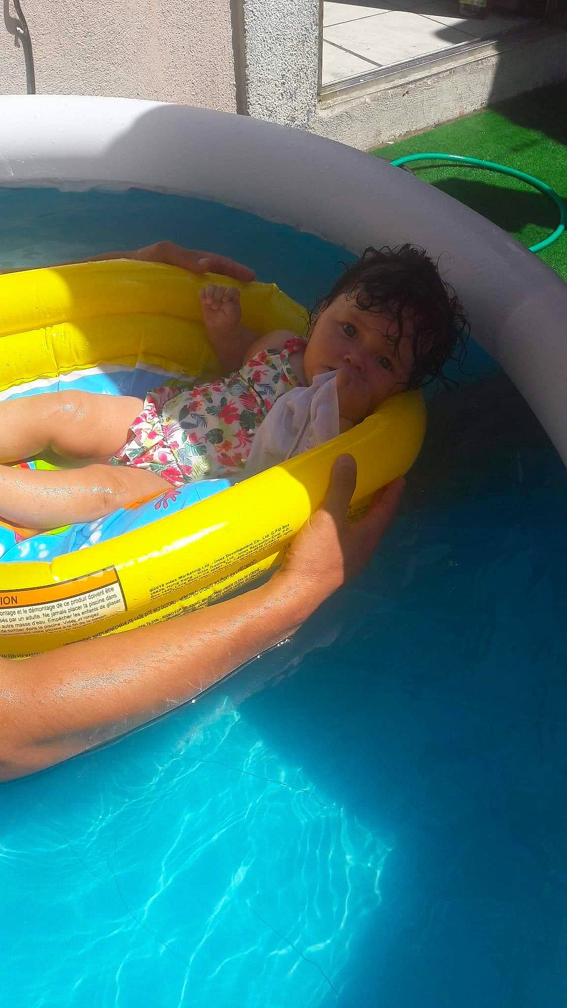 Lilo participe au concours pour gagner de l'argent avec cette photo : amusement_park, baby, baby_float, baby_products, child, fun, games, inflatable, leisure, nonbuilding_structure, person, play, product, recreation, summer, swimming_pool, toddler, toy, vacation, water_park