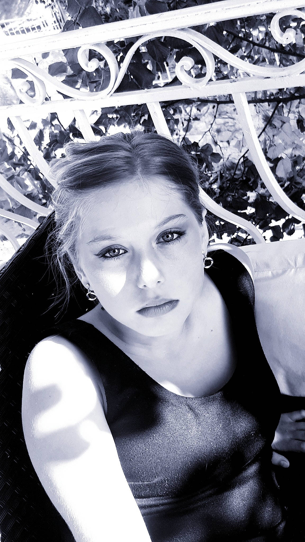 Shana participe au concours pour gagner de l'argent avec cette photo : beauty, black_and_white, black_hair, eye, flash_photography, hair, lip, long_hair, model, monochrome, monochrome_photography, person, photo_shoot, photograph, photography, portrait, portrait_photography, smile, style