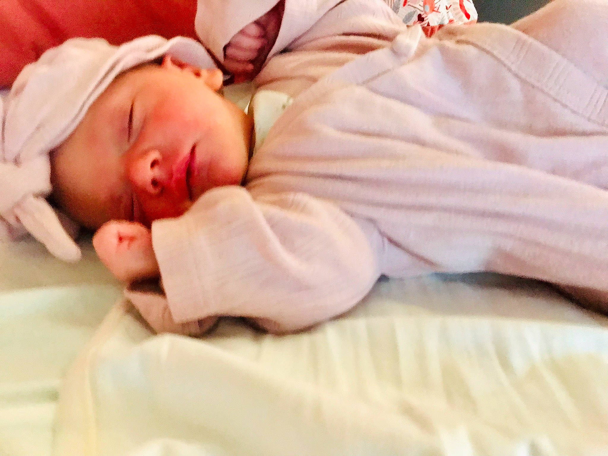 Judith participe au concours pour gagner de l'argent avec cette photo : baby, baby_sleeping, baby_toddler_clothing, bedding, bedtime, child, comfort, event, hand, hat, linens, nap, peach, person, portrait_photography, room, sleep, toddler