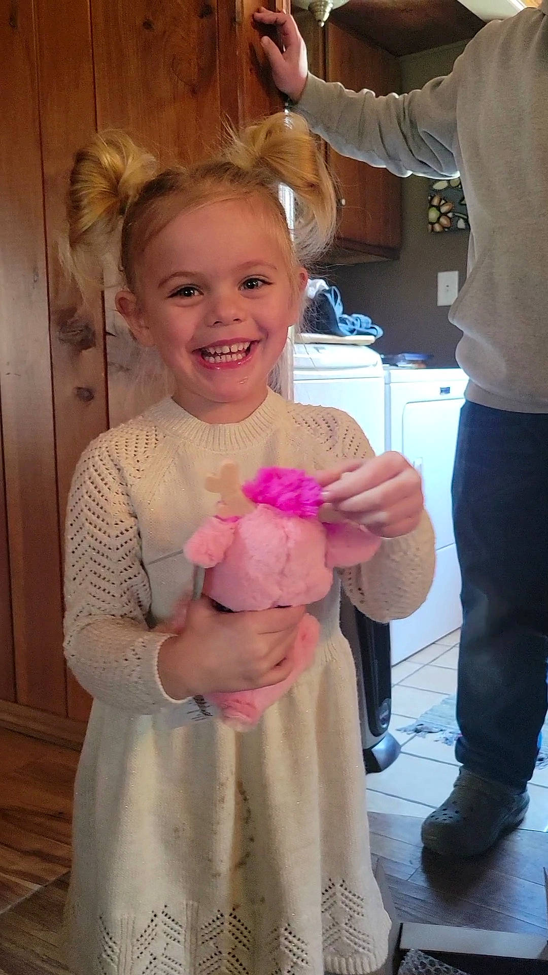 Kambry is registered to the contest to win money with this photo: baby_toddler_clothing, buttercream, child, cut_flowers, dessert, dress, event, flooring, formal_wear, fun, hair_accessory, hairstyle, happy, headpiece, joy, magenta, peach, person, petal, pink