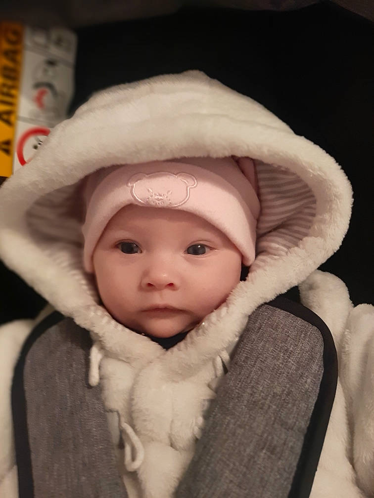 Luna participe au concours pour gagner de l'argent avec cette photo : baby, cap, cheek, comfort, eye, eyelash, flash_photography, fur, fur_clothing, happy, headwear, hood, iris, jacket, knit_cap, lip, nose, outerwear, person, sleeve