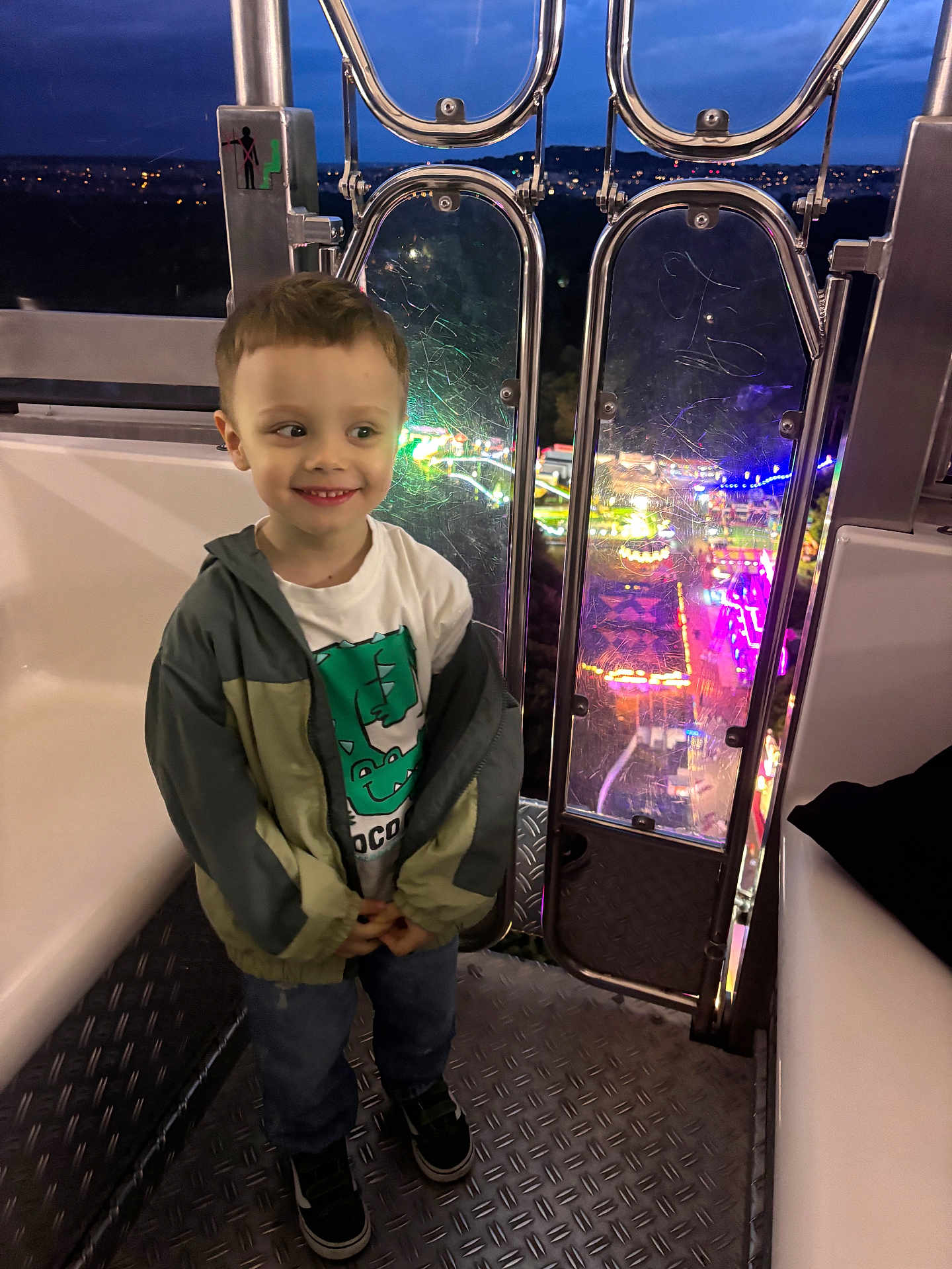 Artem a rejoint le concours — aidez-le/la à gagner de superbes lots ! child, boy, smiling, jacket, tshirt, jeans, sneakers, ferris_wheel, amusement_park, night, lights, glass, metal, cabin, playful, happy, standing, scratched, background, portrait