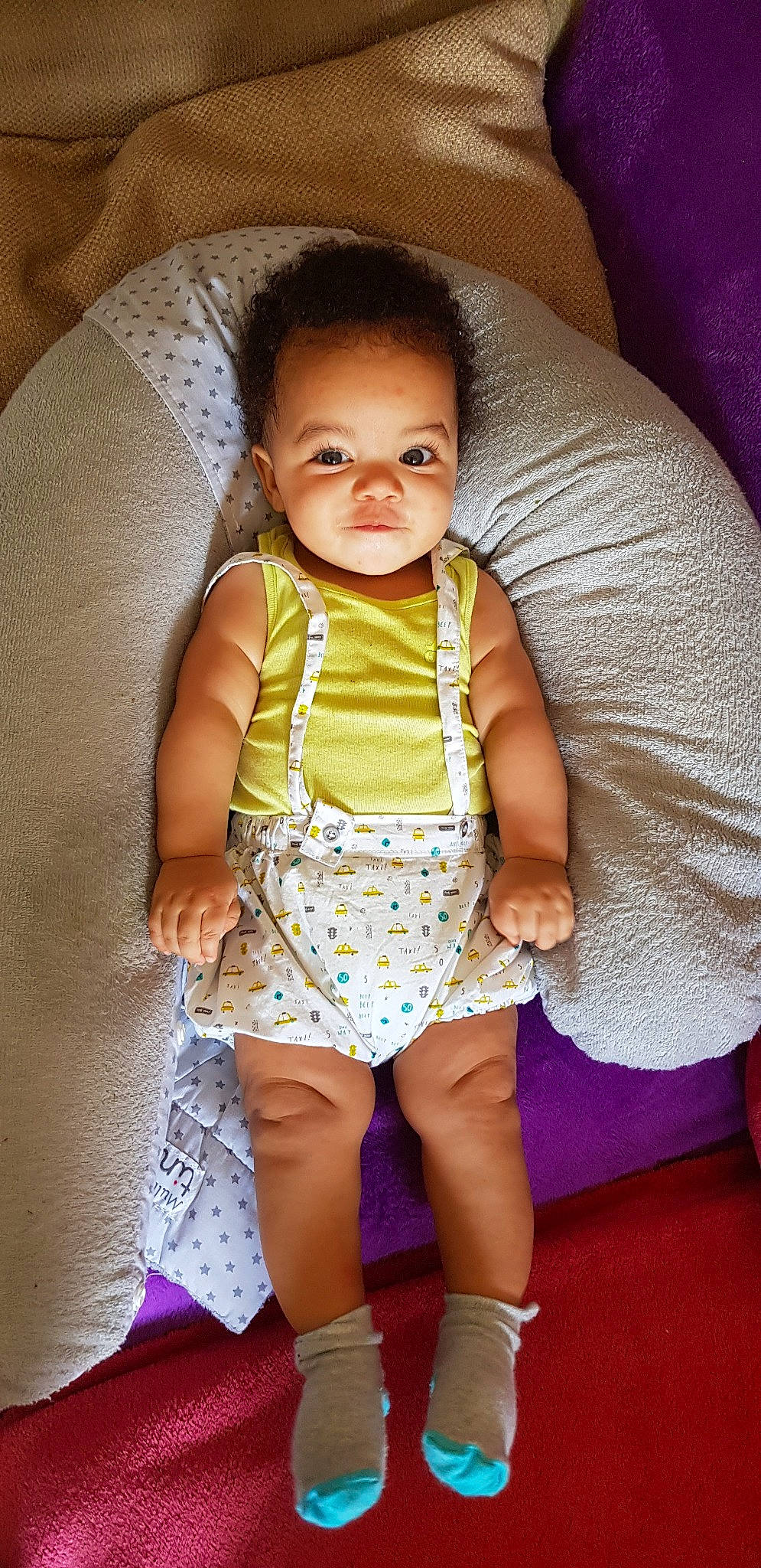 Edward a rejoint le concours — aidez-le/la à gagner de superbes lots ! abdomen, beauty, child, eye, fun, girl, hand, infant, iris, leg, person, pink, product, sitting, skin, smile, standing, toddler, trunk