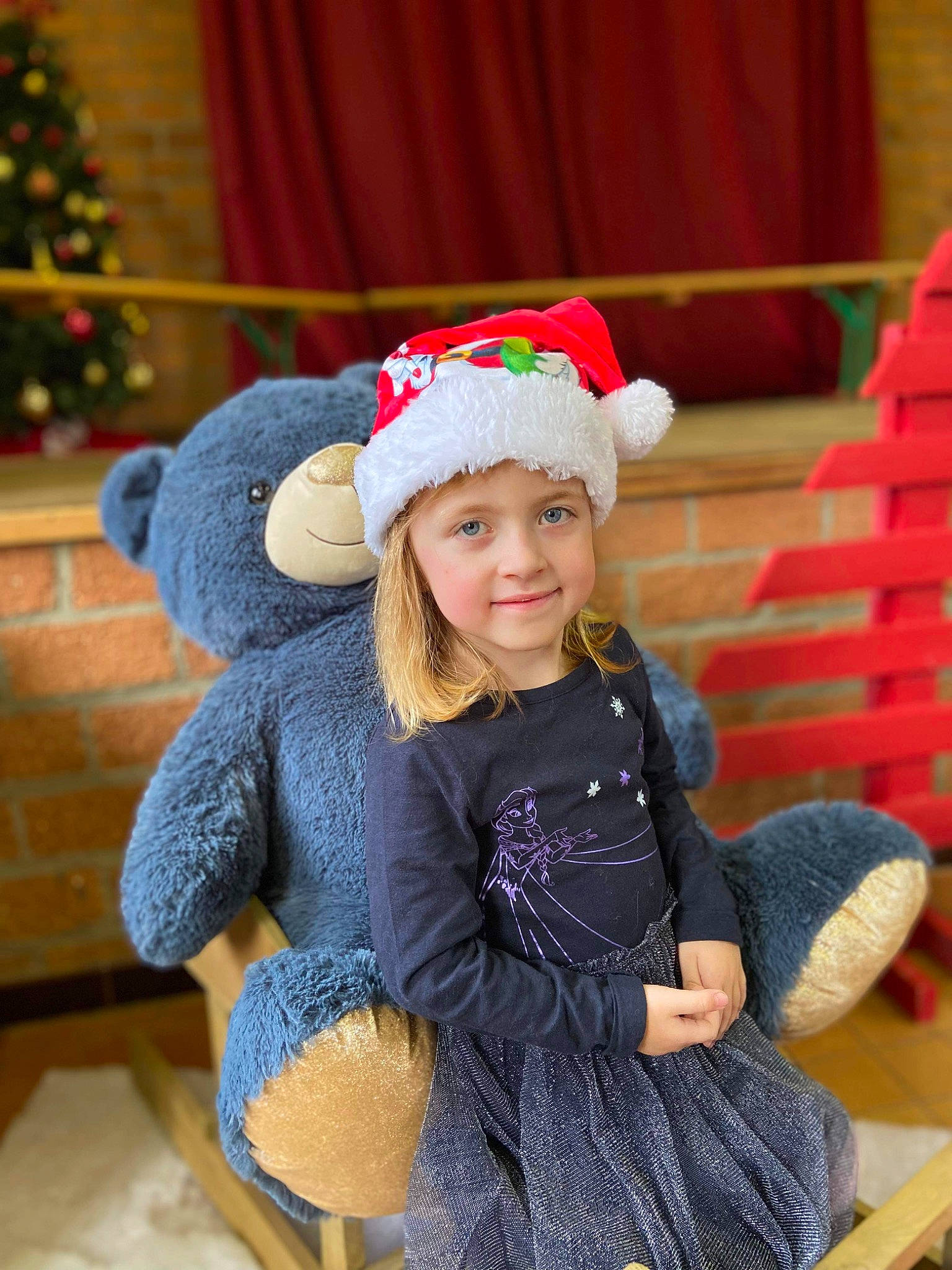 Victoire participe au concours pour gagner de l'argent avec cette photo : baby_toddler_clothing, beanie, cap, child, costume, costume_hat, event, fashion_accessory, fun, fur, happy, headwear, holiday, joy, knit_cap, pattern, person, sitting, sleeve, toddler