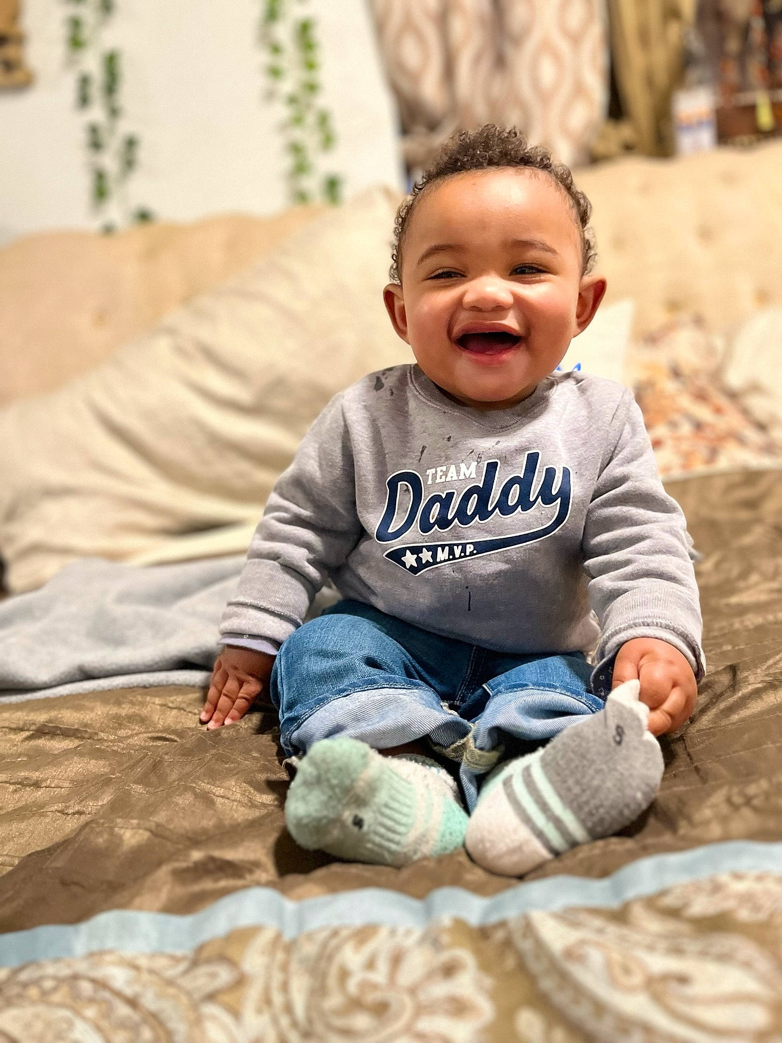 Moises is registered to the contest to win money with this photo: baby, baby_toddler_clothing, child, comfort, face, facial_expression, flash_photography, flooring, fun, grass, happy, leisure, people_in_nature, person, sitting, skin, sleeve, smile, t_shirt, toddler