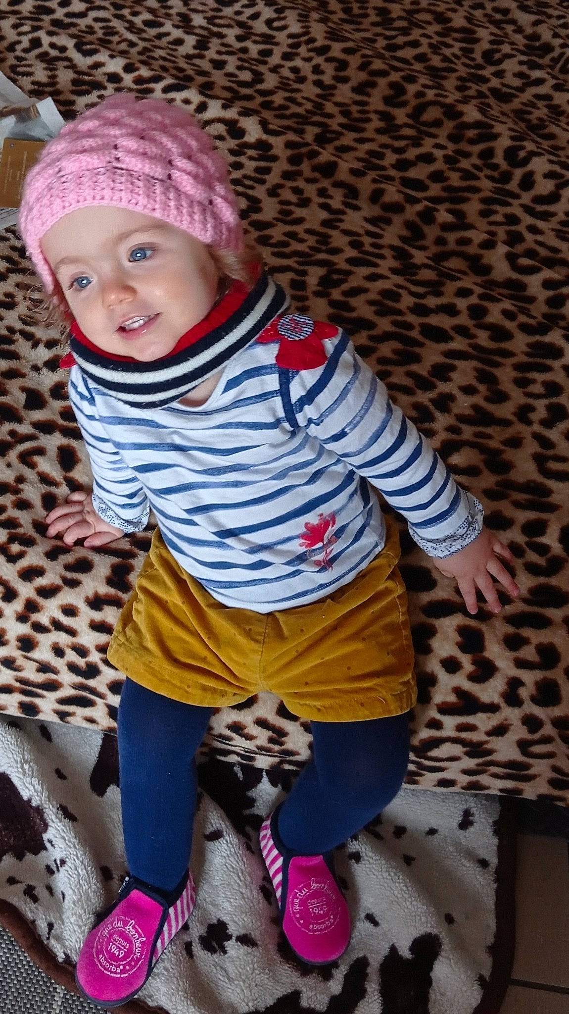 Harley a rejoint le concours — aidez-le/la à gagner de superbes lots ! baby, baby_toddler_clothing, cap, child, cool, electric_blue, face, fun, glasses, happy, head, headwear, human_body, knee, person, pink, sleeve, smile, t_shirt, textile