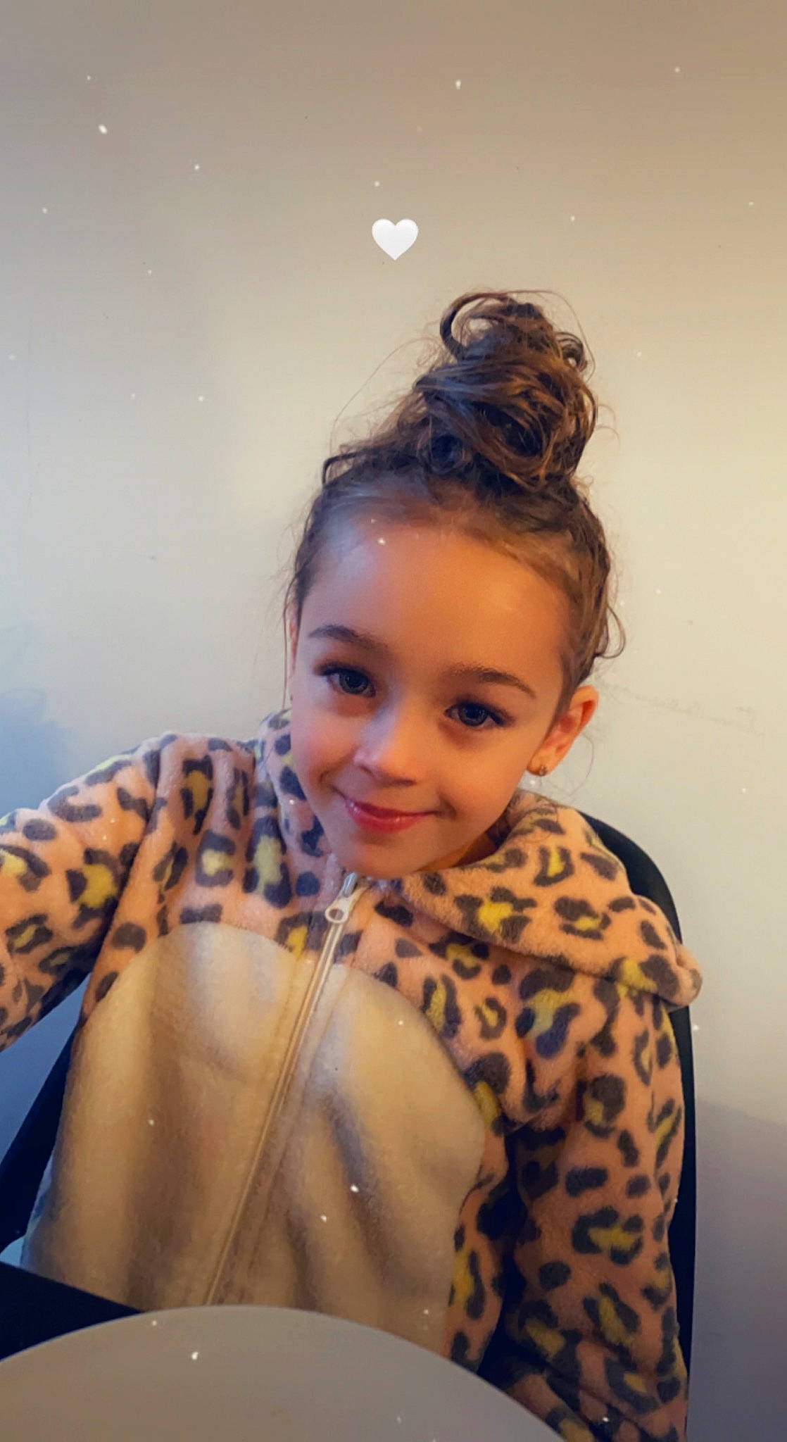 Tallïa participe au concours pour gagner de l'argent avec cette photo : art, black_hair, blond, brown_hair, bun, chin, dress, ear, eyebrow, eyelash, eyewear, fashion_design, flash_photography, forehead, fun, happy, jewellery, joy, long_hair, person