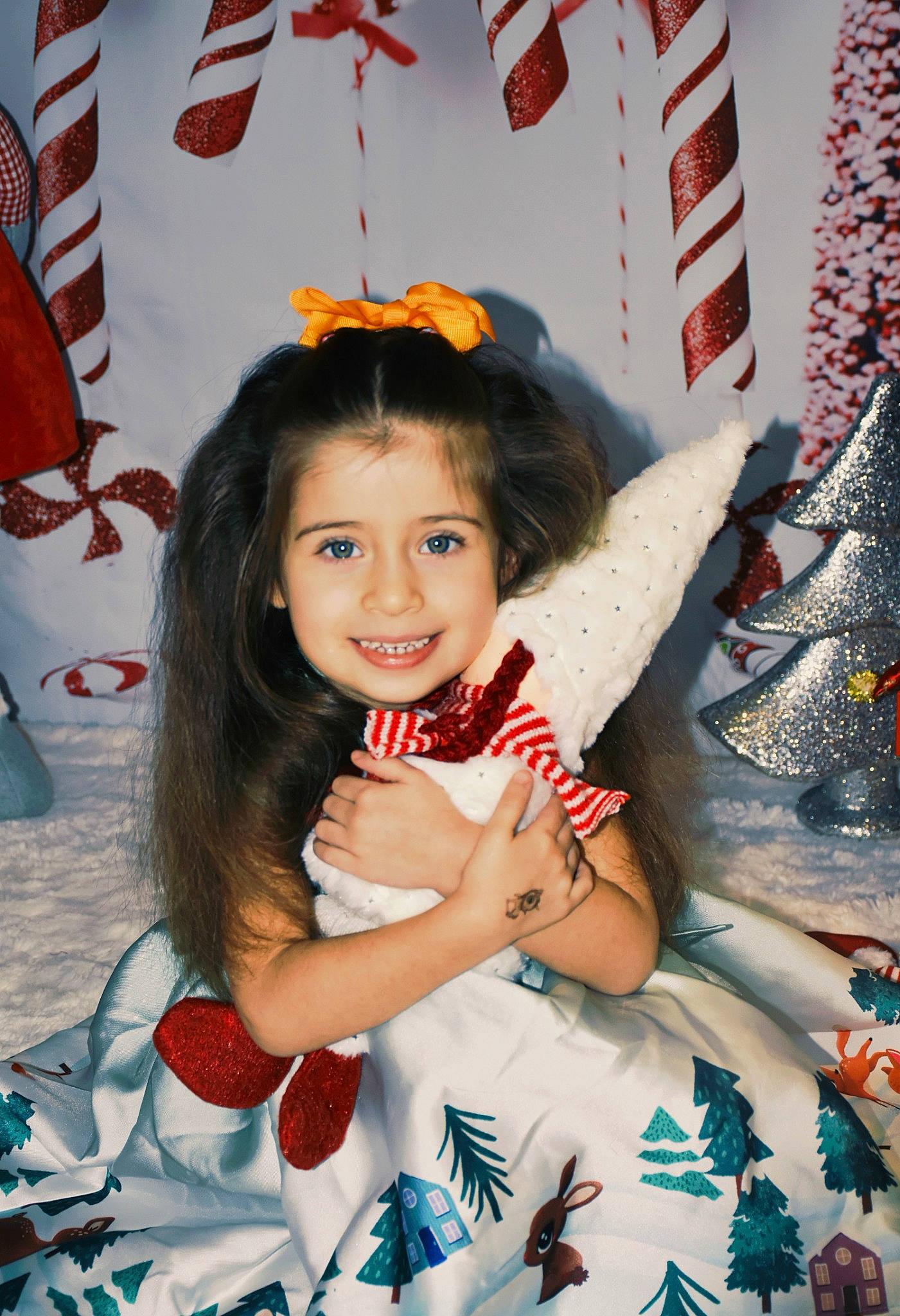 Pheeby a rejoint le concours — aidez-le/la à gagner de superbes lots ! beauty, black_hair, child, dress, event, fashion, fashion_design, fun, happy, joy, pattern, person, photograph, pink, red, skin, smile, snapshot, textile, toddler