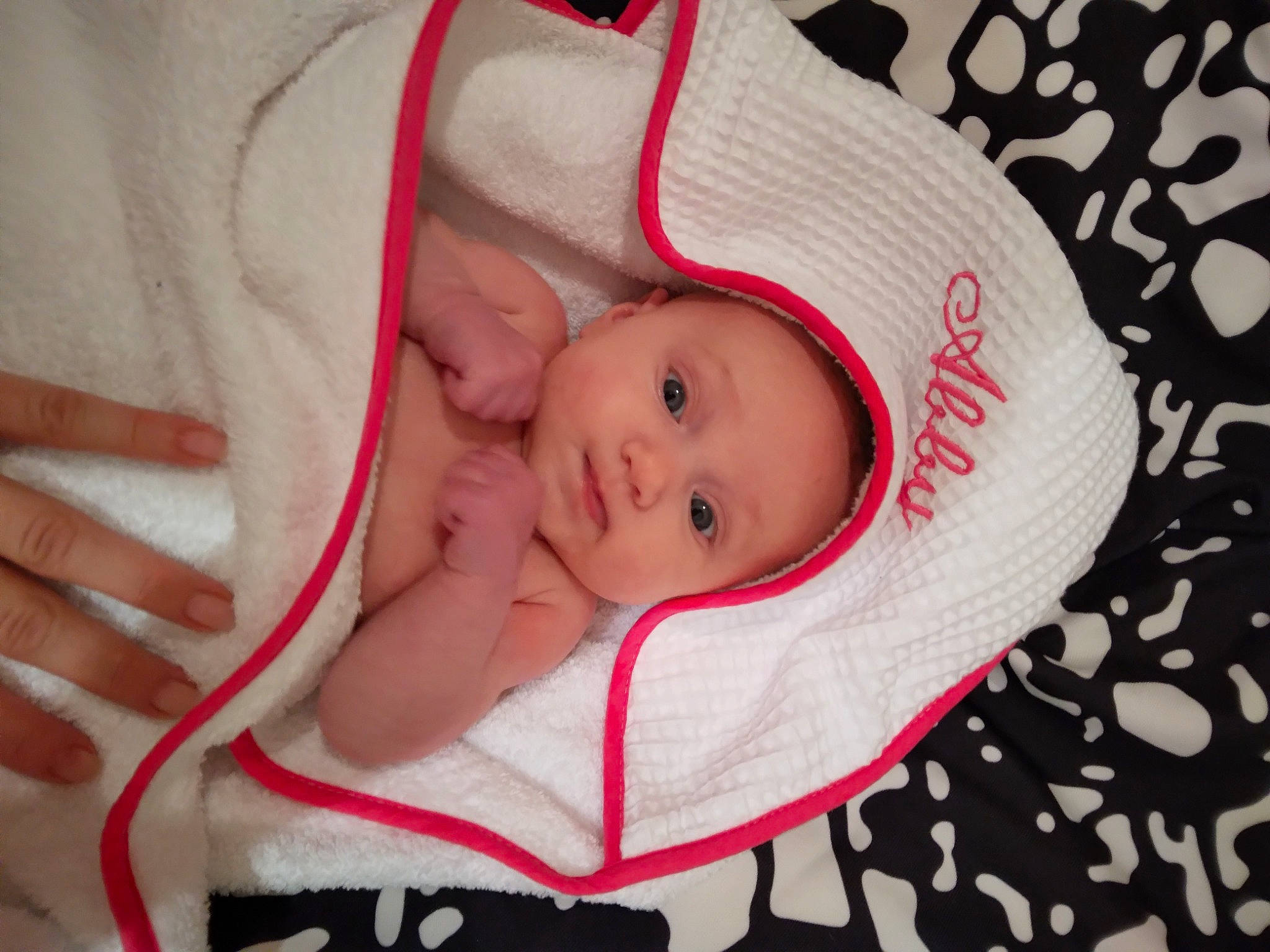 Abby a rejoint le concours — aidez-le/la à gagner de superbes lots ! baby, baby_sleeping, baby_toddler_clothing, cheek, chin, comfort, eye, face, finger, hand, head, headgear, headwear, human_body, iris, lip, mouth, person, pink, skin