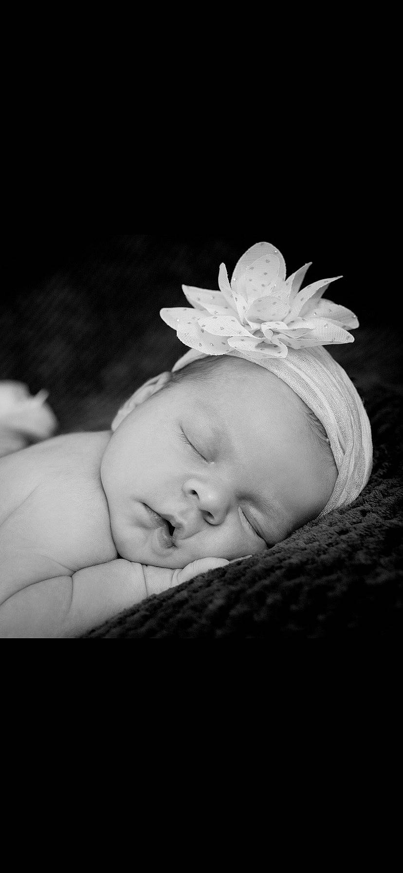 Léna participe au concours pour gagner de l'argent avec cette photo : baby, baby_sleeping, baby_toddler_clothing, bedtime, cheek, child, comfort, costume_accessory, fashion_accessory, flash_photography, hair_accessory, headband, headgear, headpiece, nap, person, photography, portrait_photography, skin, sleep