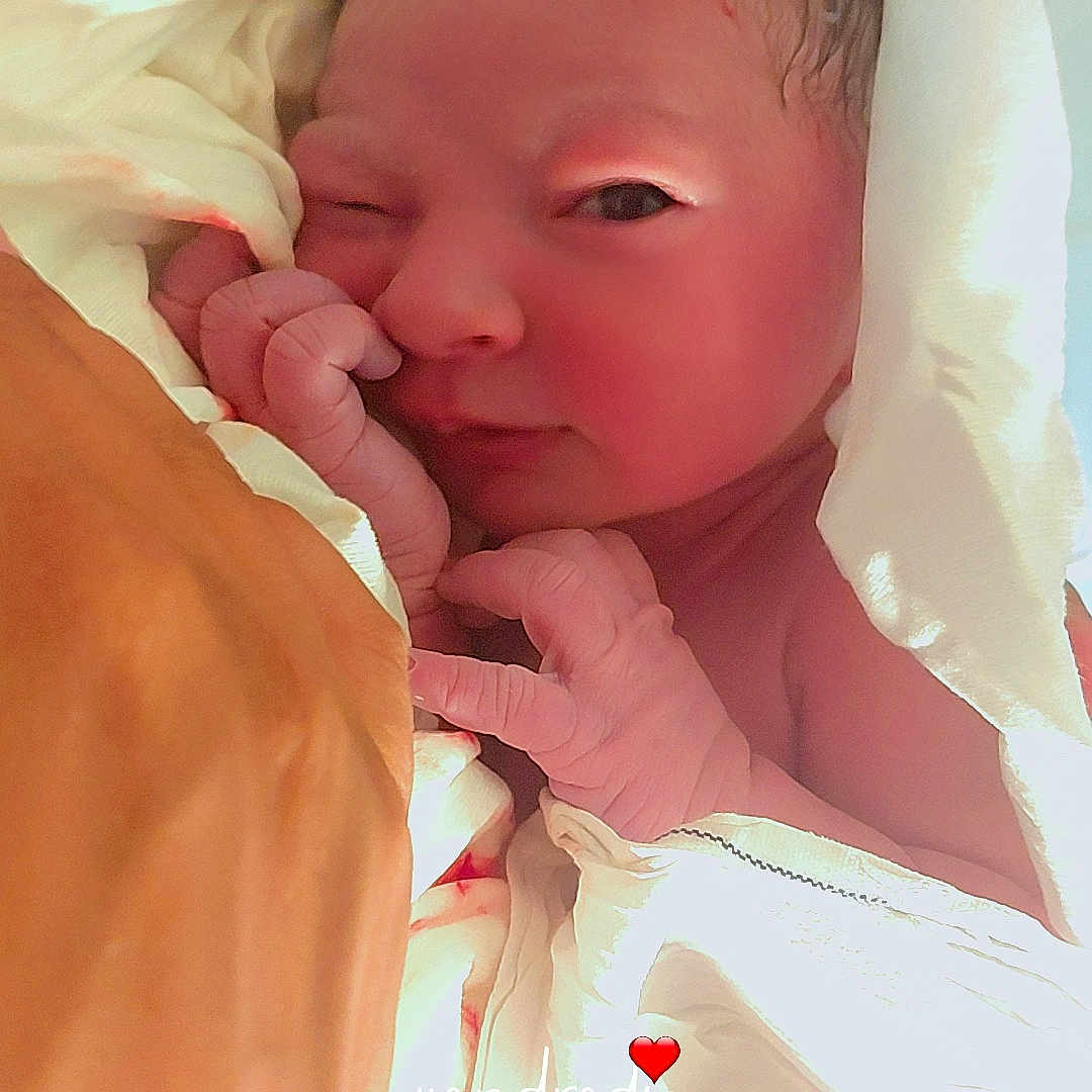 Alessandro participe au concours pour gagner de l'argent avec cette photo : newborn, baby, infant, wrapped, blanket, white_cloth, face, hand, skin, cute, fresh, cozy, soft_light, indoors, sleepy, red_skin_tone, new_life, portrait, tiny_hands, peaceful