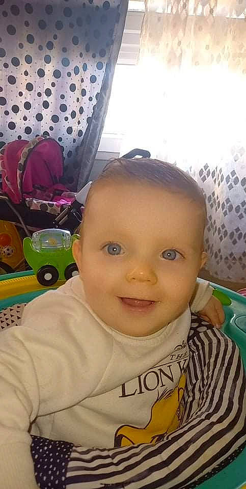 Preston participe au concours pour gagner de l'argent avec cette photo : baby, baby_toddler_clothing, black, cheek, child, chin, eyelash, fun, happy, iris, joy, magenta, nose, people, person, selfie, skin, smile, t_shirt, toddler