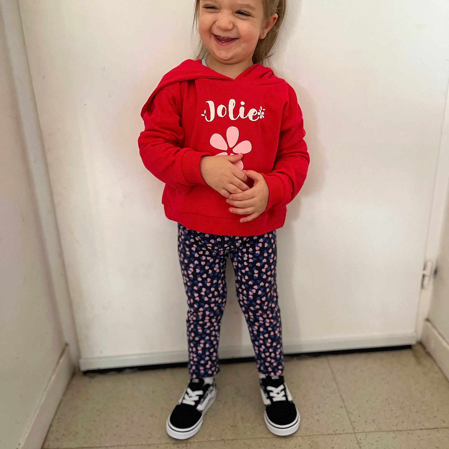Lissana participe au concours pour gagner de l'argent avec cette photo : child, clothing, face, female, footwear, girl, happy, head, knitwear, pants, person, photography, portrait, shoe, sitting, sleeve, smile, sneaker, standing, sweater