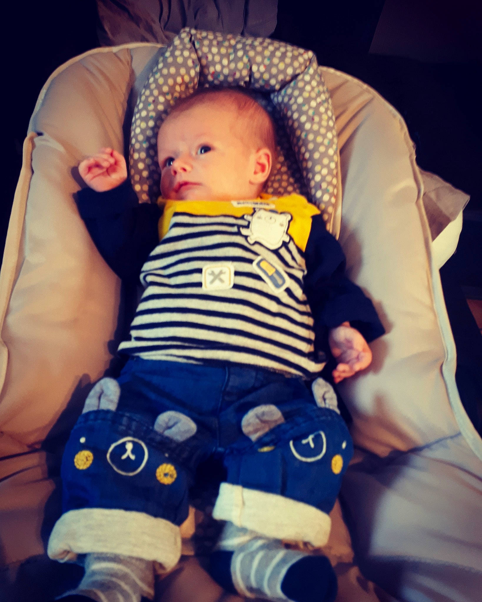 Rayann participe au concours pour gagner de l'argent avec cette photo : baby, baby_carriage, baby_in_car_seat, baby_products, baby_sleeping, cheek, child, cool, eye, hat, headgear, person, product, shoe, sitting, skin, sleep, toddler, yellow