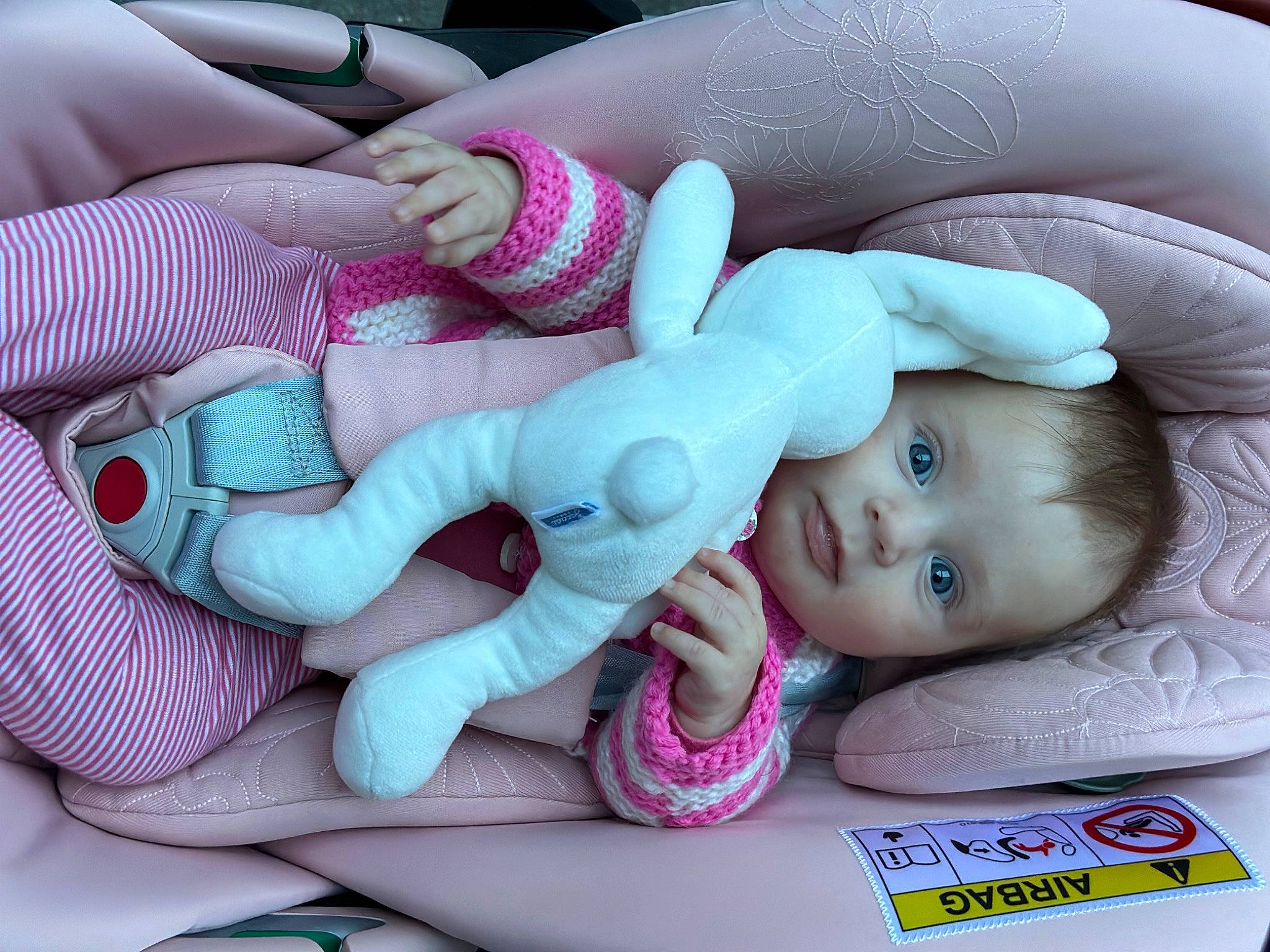 Nina participe au concours pour gagner de l'argent avec cette photo : baby, baby_toddler_clothing, cheek, child, comfort, eye, eyelash, finger, gesture, hand, mouth, nail, nose, person, pink, product, skin, textile, thumb, toddler