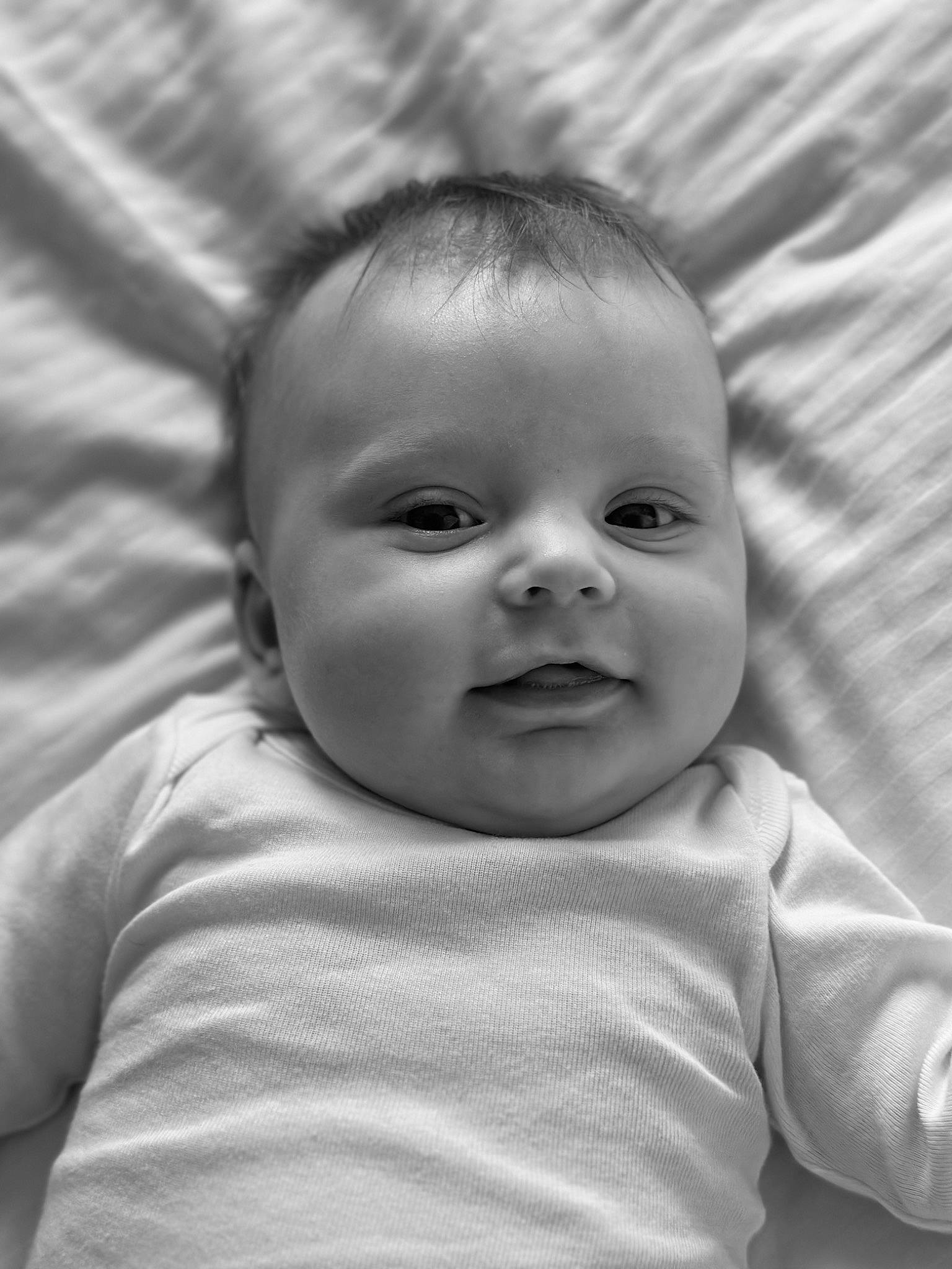 Nina a rejoint le concours — aidez-le/la à gagner de superbes lots ! baby, baby_toddler_clothing, cheek, chin, comfort, eye, eyebrow, eyelash, flash_photography, happy, iris, lip, mammal, mouth, nose, person, skin, sleeve, smile, toddler