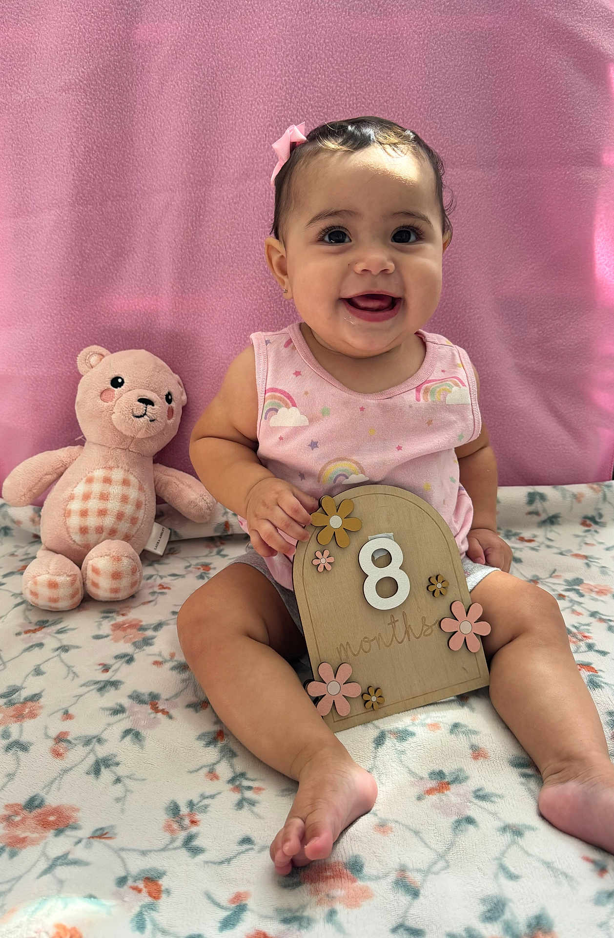 Aileen is registered to the contest to win money with this photo: baby, bed, bodypart, couch, cushion, face, finger, furniture, happy, head, homedecor, indoors, person, photography, plush, portrait, sitting, smile, teddybear, toy