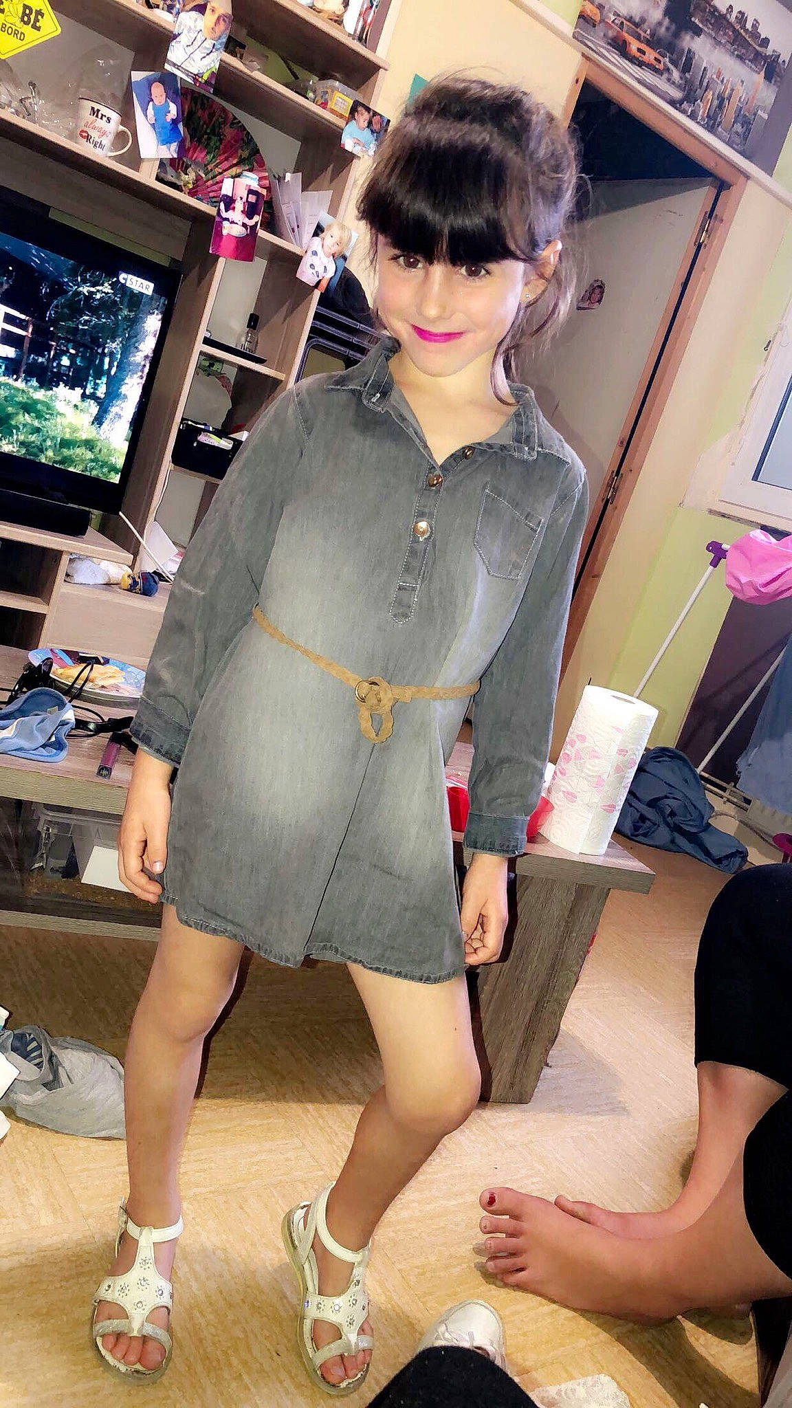 Maelys participe au concours pour gagner de l'argent avec cette photo : abdomen, fashion, fashion_accessory, fashion_model, girl, human_body, joint, joy, leg, person, shoe, shoulder, textile, thigh, trunk