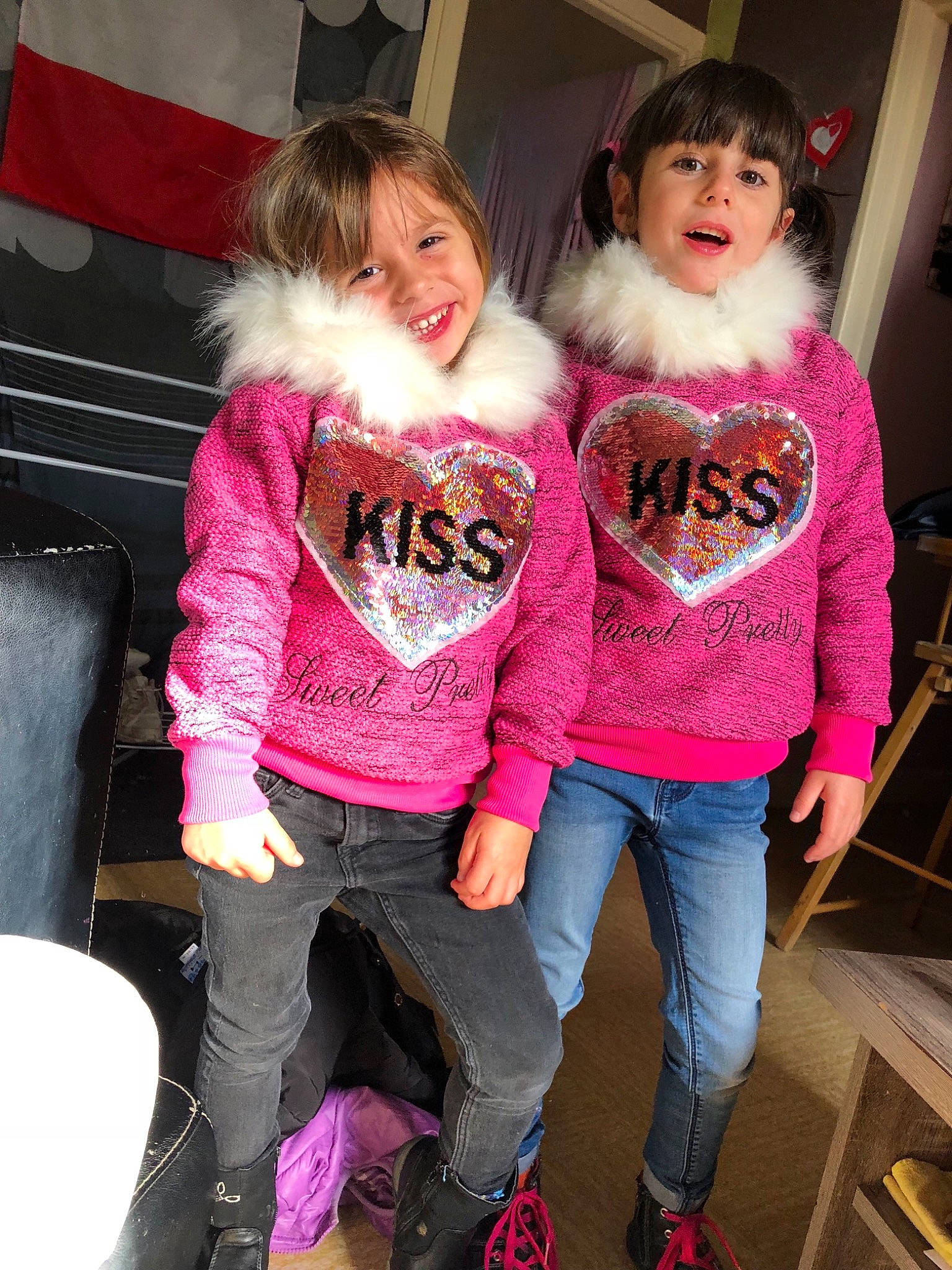 Louna a rejoint le concours — aidez-le/la à gagner de superbes lots ! child, event, fun, fur, girl, joy, material, outerwear, person, pink, product, smile, textile, toddler