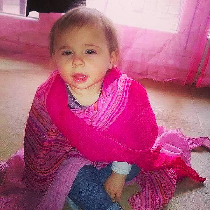 Louna a rejoint le concours — aidez-le/la à gagner de superbes lots ! beauty, cheek, child, child_model, day, face, fun, girl, infant, iris, magenta, neck, outerwear, person, pink, product, skin, smile, textile, toddler