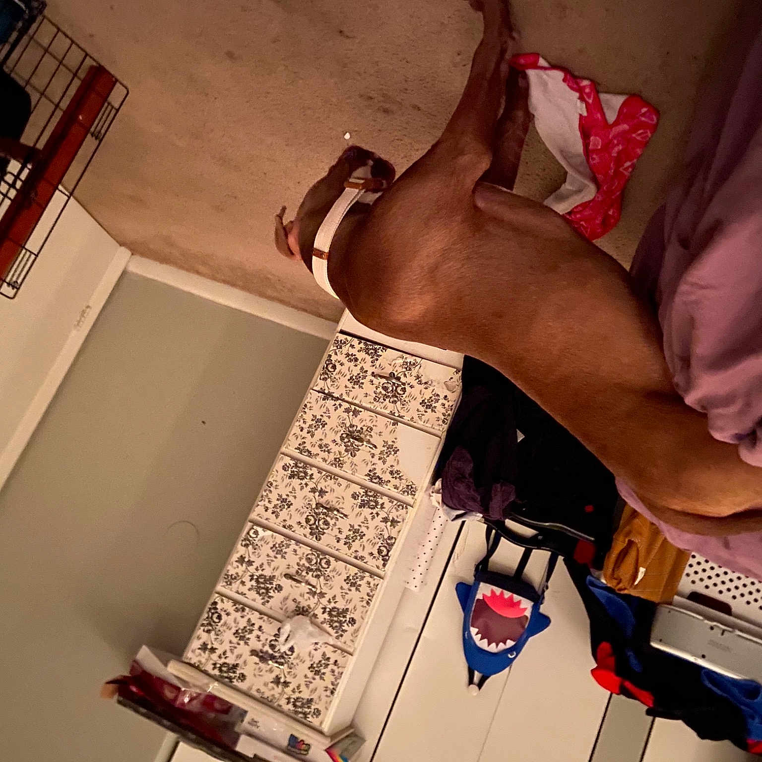 Dussè is registered to the contest to win money with this photo: bracelet, carmine, finger, nail, paper, thumb, tool, wrist, writing