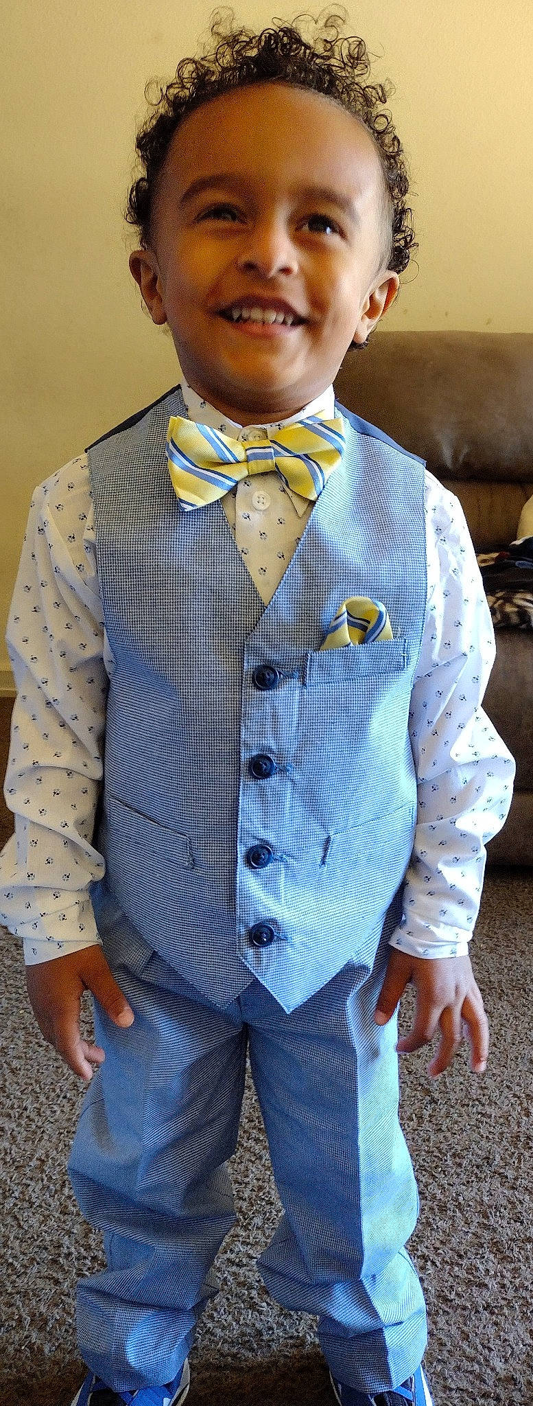 Prince is registered to the contest to win money with this photo: blazer, blue, bow_tie, button, collar, dress_shirt, electric_blue, formal_wear, hat, joy, neck, pattern, person, plaid, sleeve, smile, street_fashion, suit, tie, toy