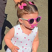 Melina a rejoint le concours — aidez-le/la à gagner de superbes lots ! casual, child, cute, dress, exploring, fashion, fun, hair_bows, happy, outdoor, pacifier, person, playful, strawberry_pattern, summer, sunglasses, sunlight, sunny, toddler, young_child
