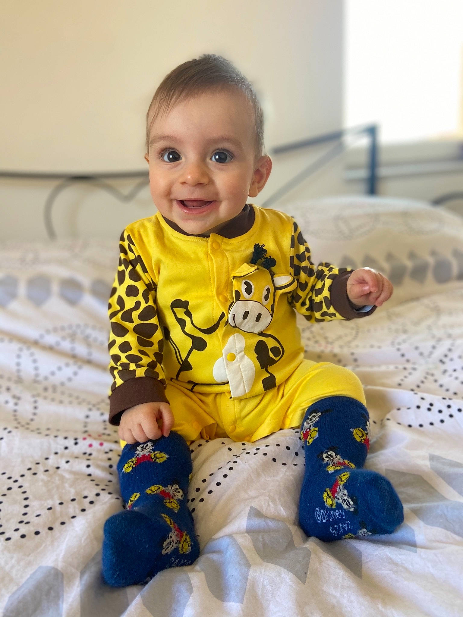 Pietro participe au concours pour gagner de l'argent avec cette photo : baby, baby_toddler_clothing, cheek, child, comfort, floor, flooring, fun, happy, head, iris, joy, leg, pattern, person, sitting, skin, sleeve, smile, t_shirt