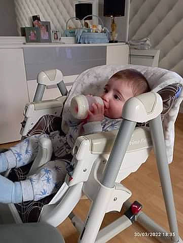 Tiago participe au concours pour gagner de l'argent avec cette photo : baby, baby_products, baby_toddler_clothing, carmine, child, comfort, cosmetic_dentistry, health_care, hospital, human_leg, knee, machine, medical, medical_equipment, person, product, room, science, service, sitting