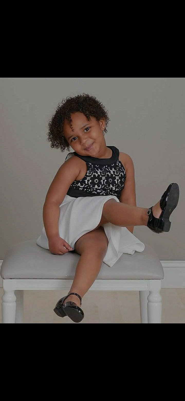 Alianna is registered to the contest to win money with this photo: arm, black_hair, comfort, dress, elbow, flash_photography, foot, happy, human_body, human_leg, joint, joy, knee, leg, person, shoe, shoulder, sleeve, smile, style