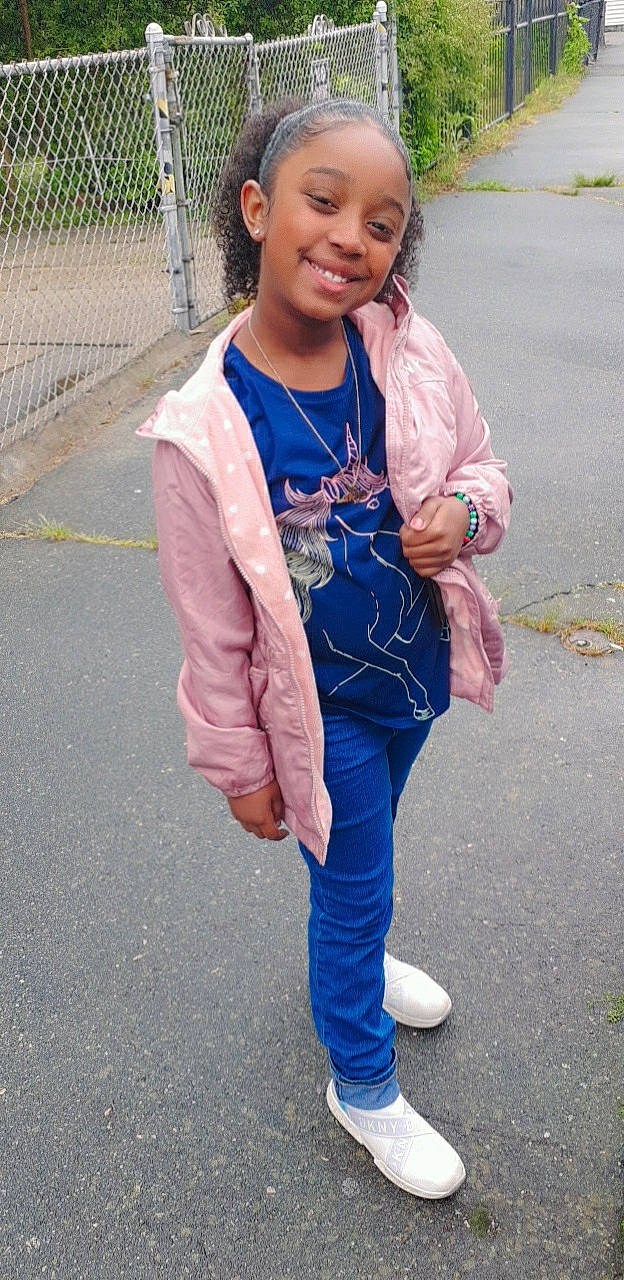 Londyn is registered to the contest to win money with this photo: asphalt, child, clothing, cool, electric_blue, face, fence, gesture, hairstyle, happy, jewellery, joy, mesh, neck, person, personal_protective_equipment, sleeve, smile, street_fashion, toddler