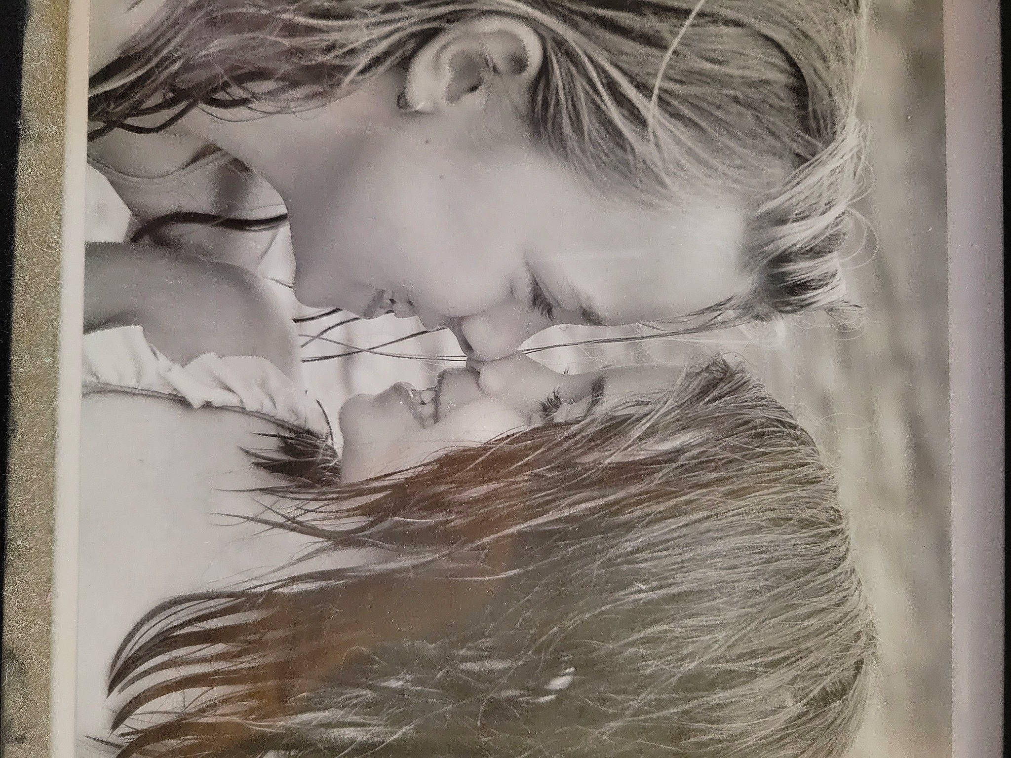 LOUNA participe au concours pour gagner de l'argent avec cette photo : art, bangs, black_hair, blond, ear, eyebrow, eyelash, eyewear, fashion_design, forehead, happy, head, iris, jaw, layered_hair, lip, long_hair, neck, nose, person