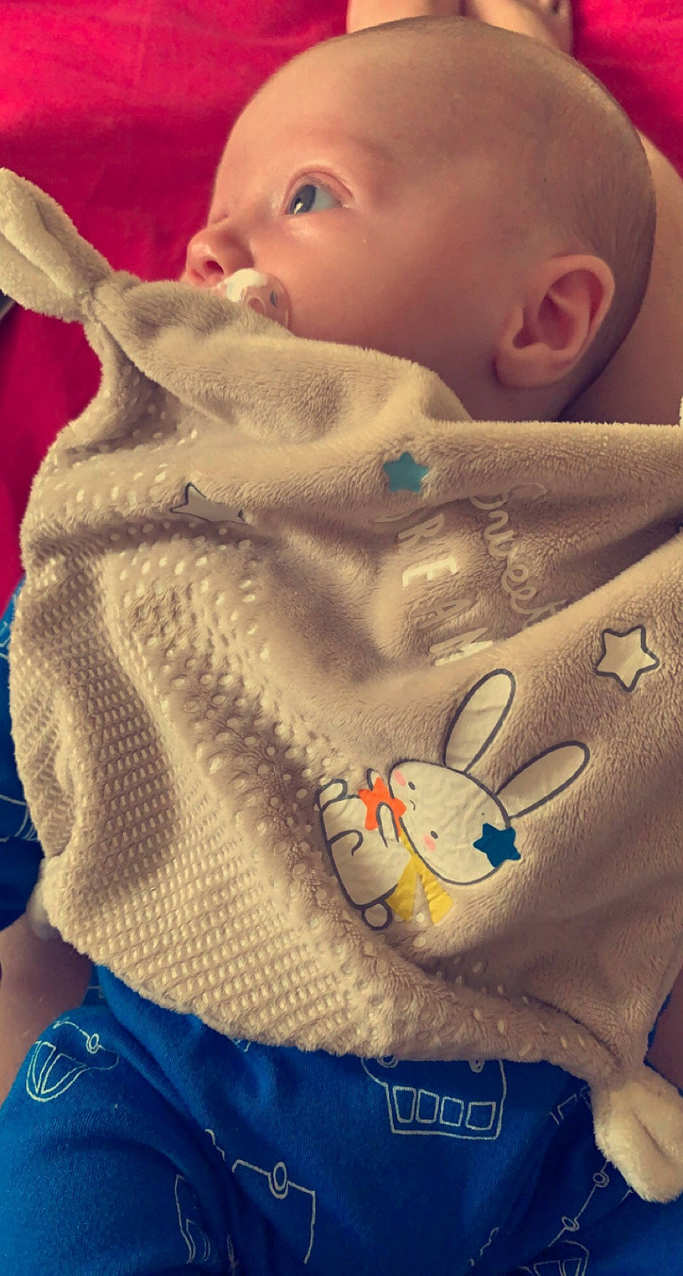 Ayden participe au concours pour gagner de l'argent avec cette photo : baby_toddler_clothing, blue, cheek, chin, comfort, cool, eyebrow, eyelash, facial_expression, finger, happy, mouth, neck, nose, organ, outerwear, person, skin, sleeve, textile