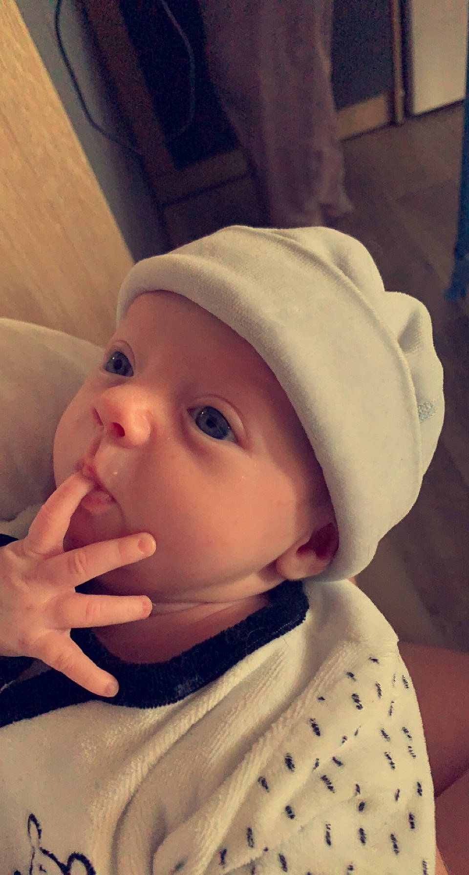 Ayden a rejoint le concours — aidez-le/la à gagner de superbes lots ! baby, baby_sleeping, baby_toddler_clothing, cap, cheek, child, cloud, comfort, ear, eye, eyelash, fashion_accessory, happy, head, headwear, iris, lip, nose, person, selfie