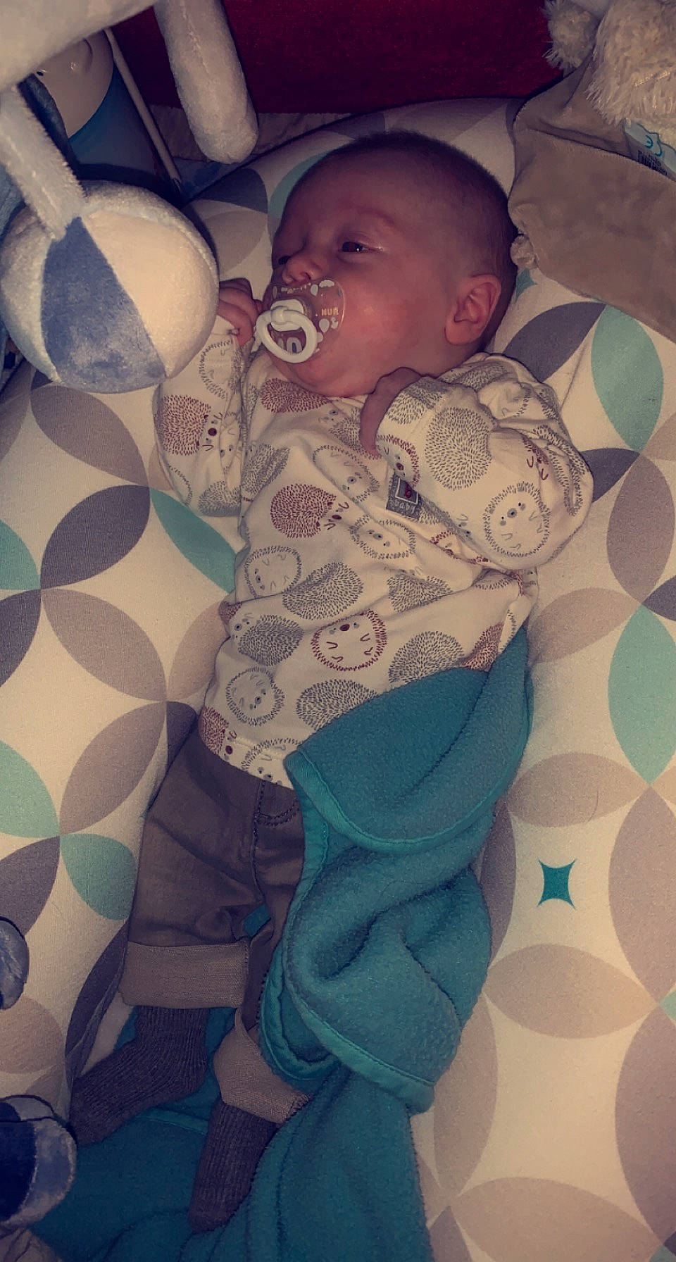 Ayden a rejoint le concours — aidez-le/la à gagner de superbes lots ! arm, baby, baby_sleeping, baby_toddler_clothing, cheek, comfort, cool, eye, face, happy, head, mouth, nose, organ, person, photograph, skin, sleeve, textile, toddler